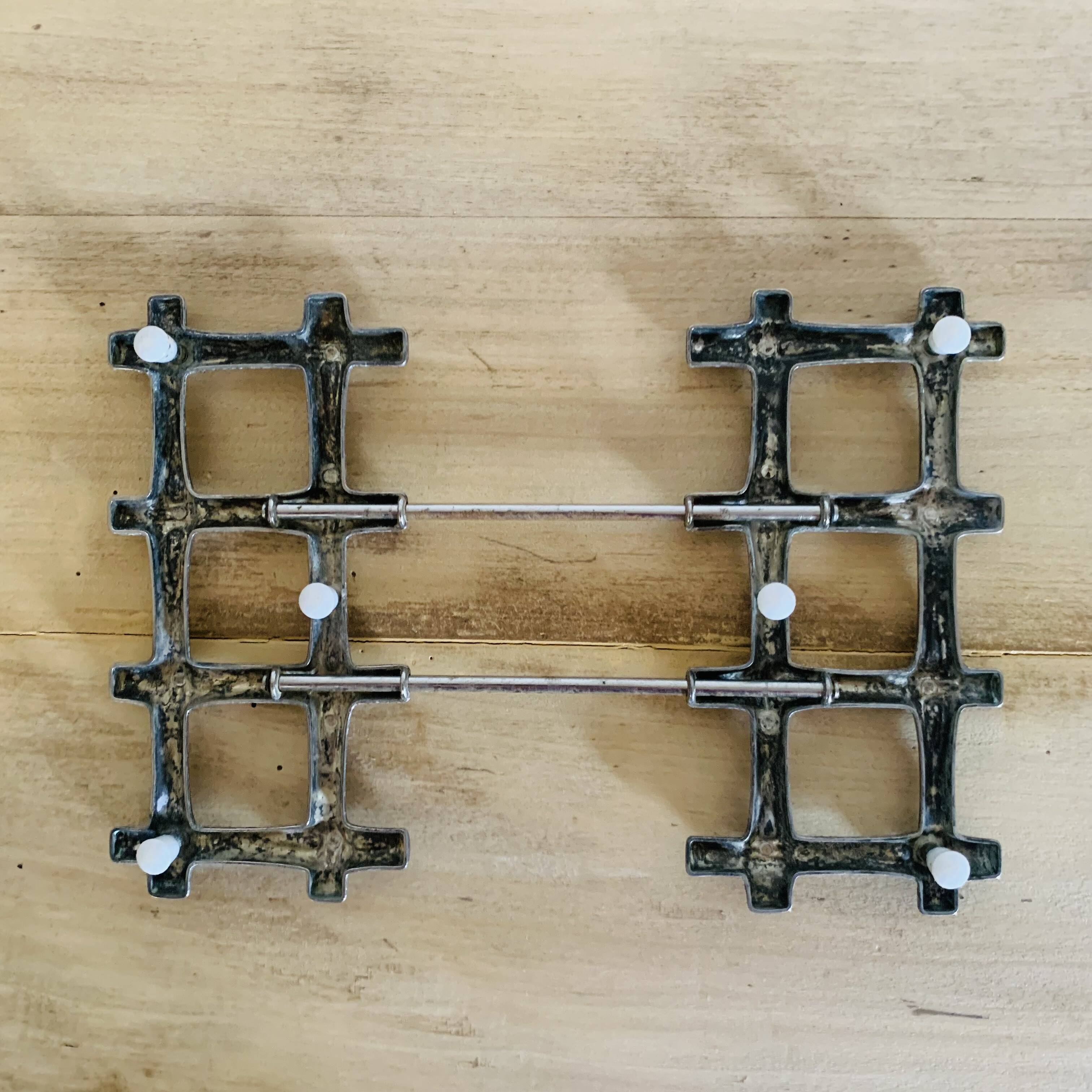 Silver metal table mat imitating bamboo