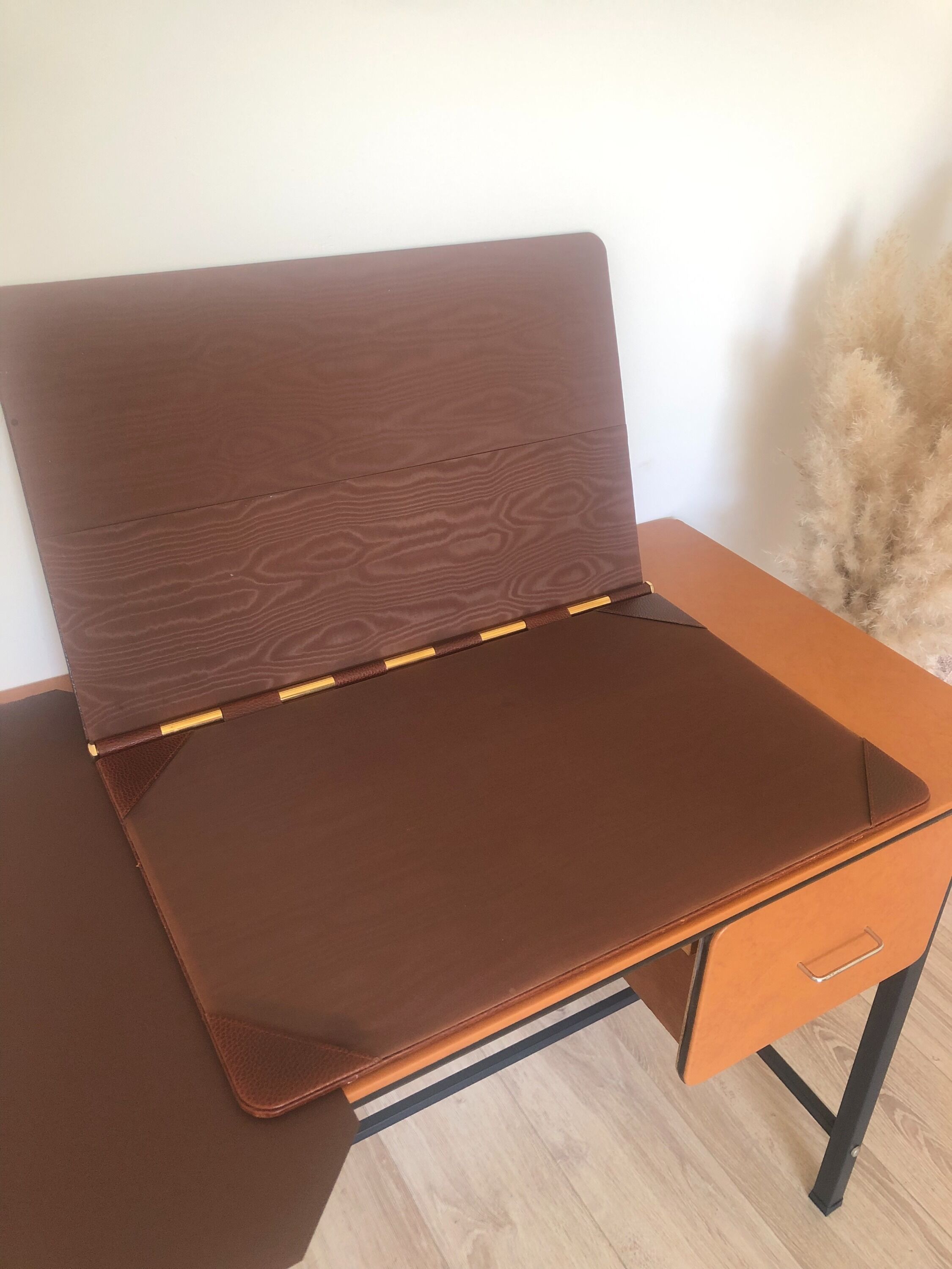 Double brown leather underhand signed Lancel