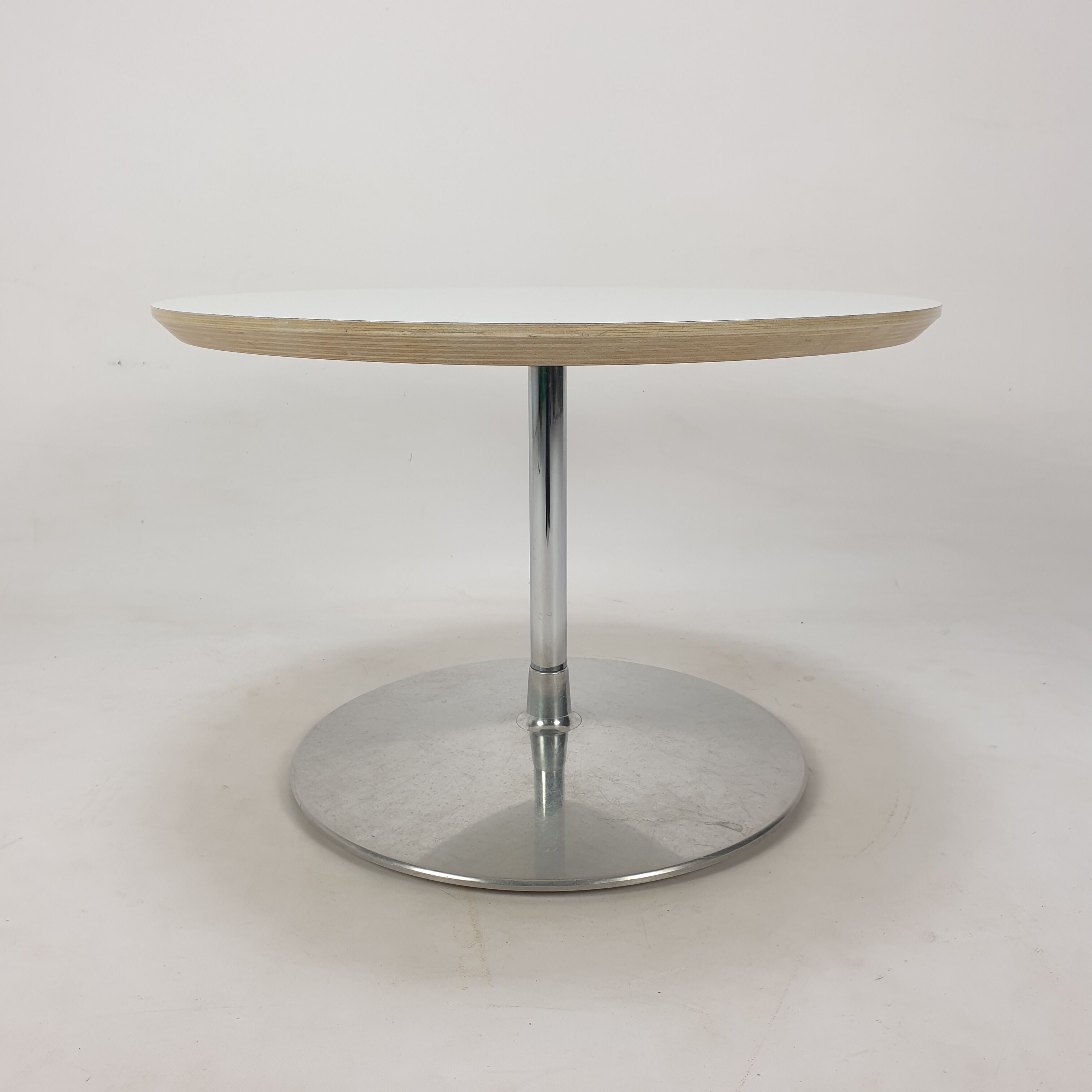 “Circle” coffee table by Pierre Paulin for Artifort