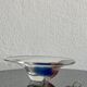 Bol décoratif en verre vintage, accents bleus, fabriqué en Italie.