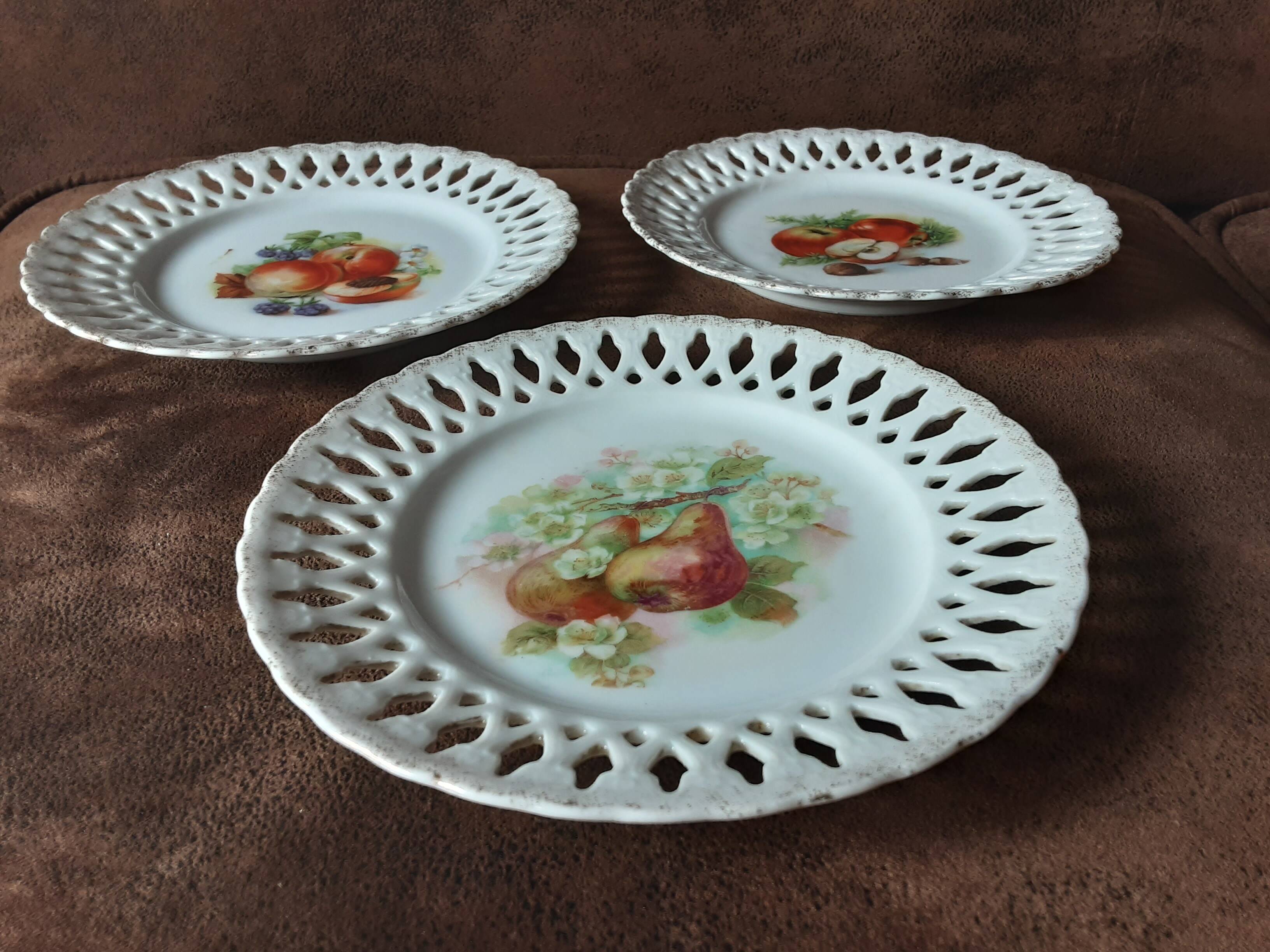 Set of 3 earthenware style plates