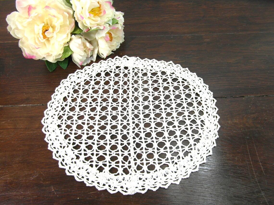 Handmade oval placemat in crocheted cotton lace