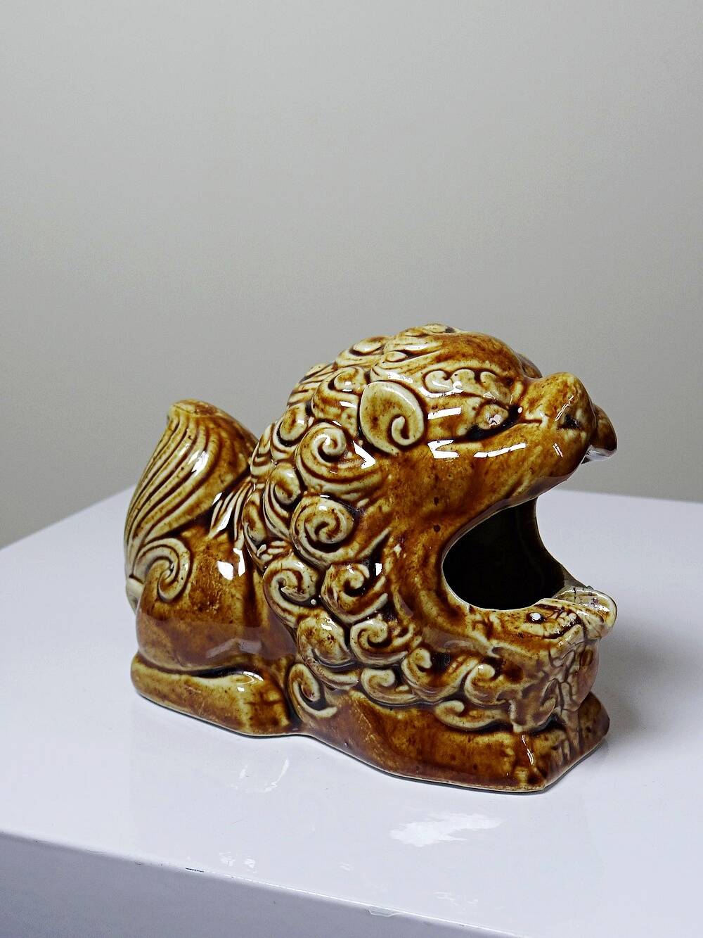 Vintage 60s-70s brown glazed ceramic Foo dog ashtray.