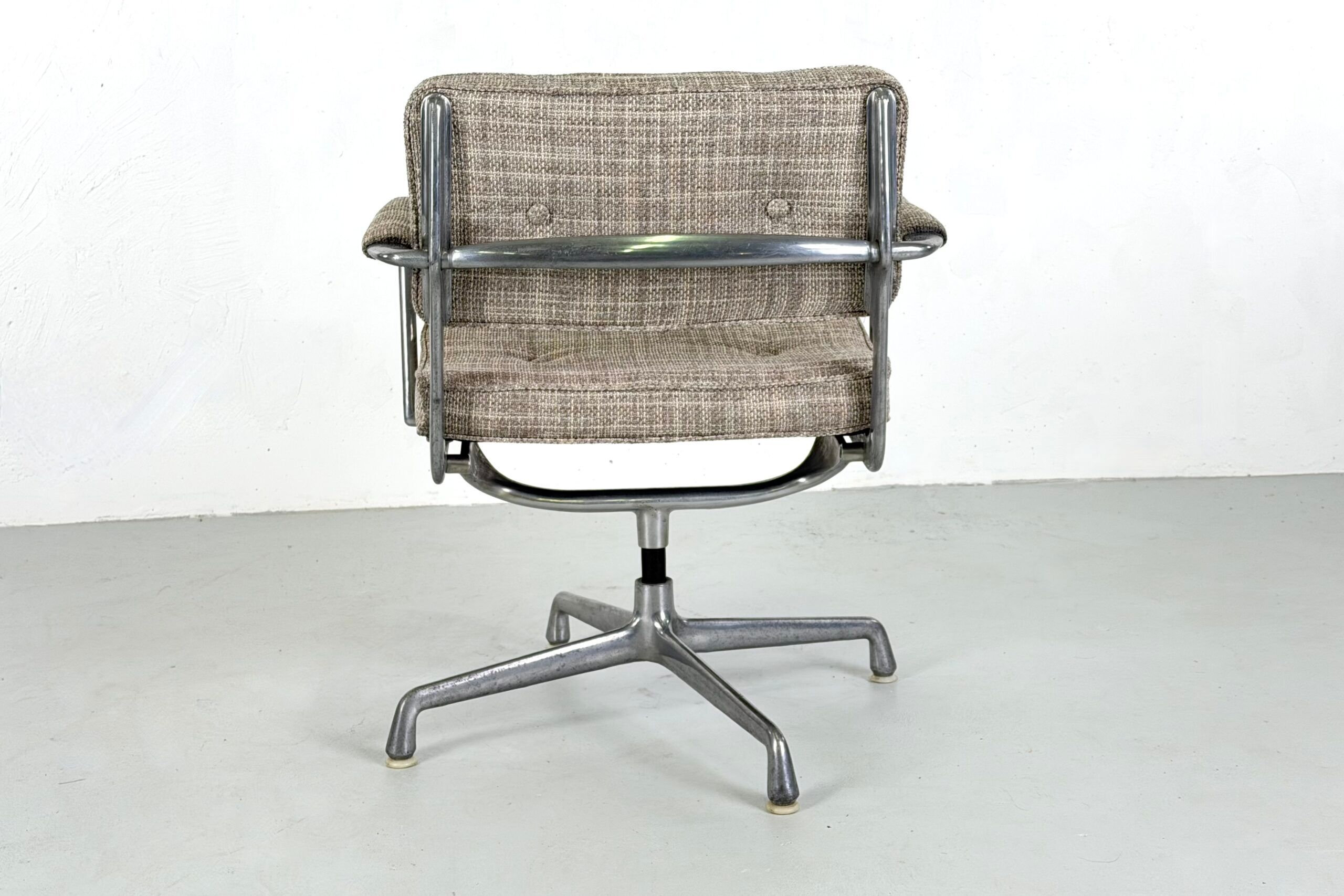 ES102 "Intermediate" office chair by Charles & Ray Eames for Herman Miller – 1960s
