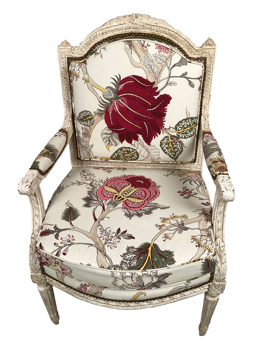 Louis XVI style armchair in white lacquered wood, 19th century