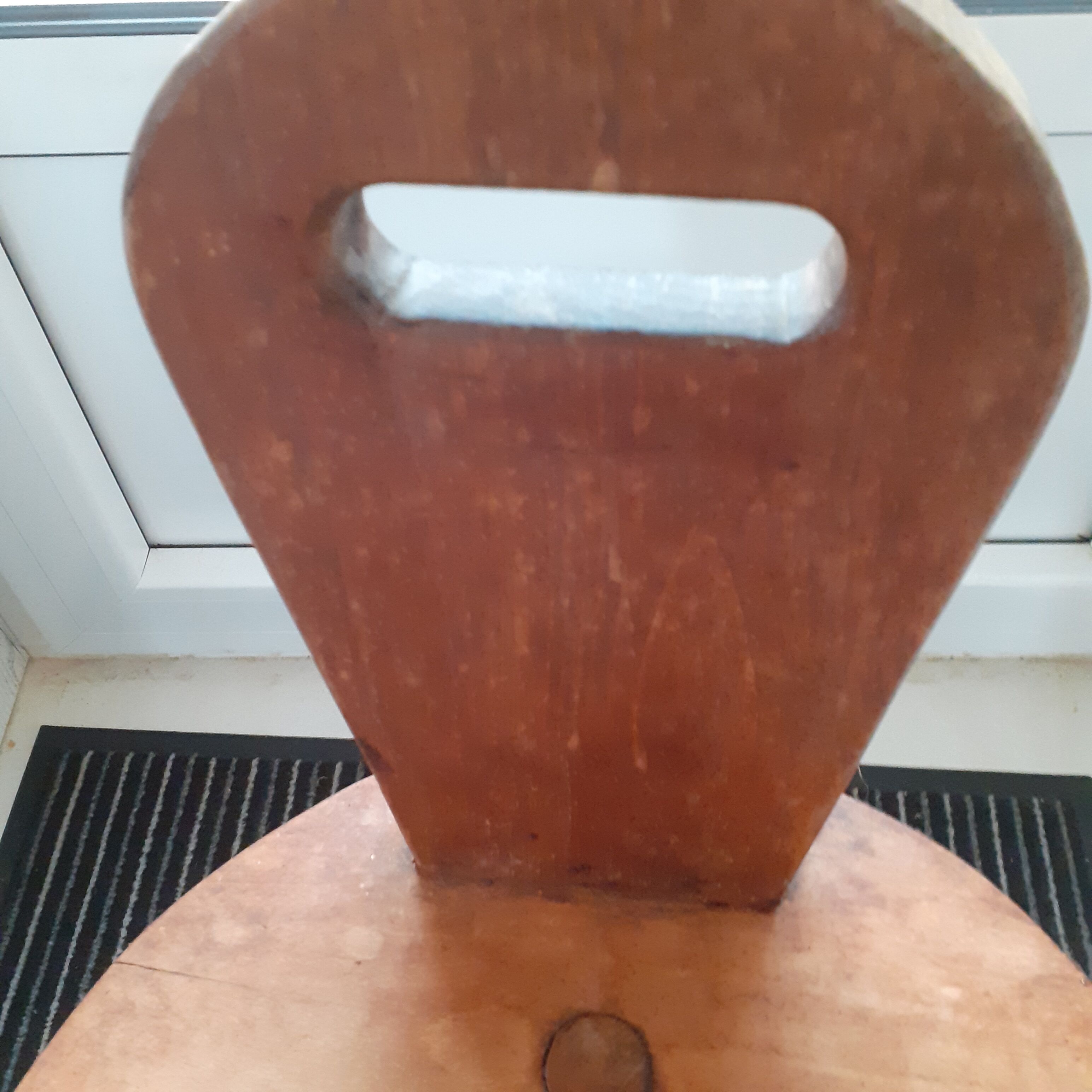 Trèpied chair in solid wood.