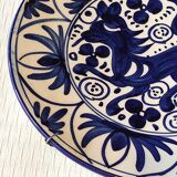Assiette décorative peinte à la main ornée d'un motif de chimère bleue