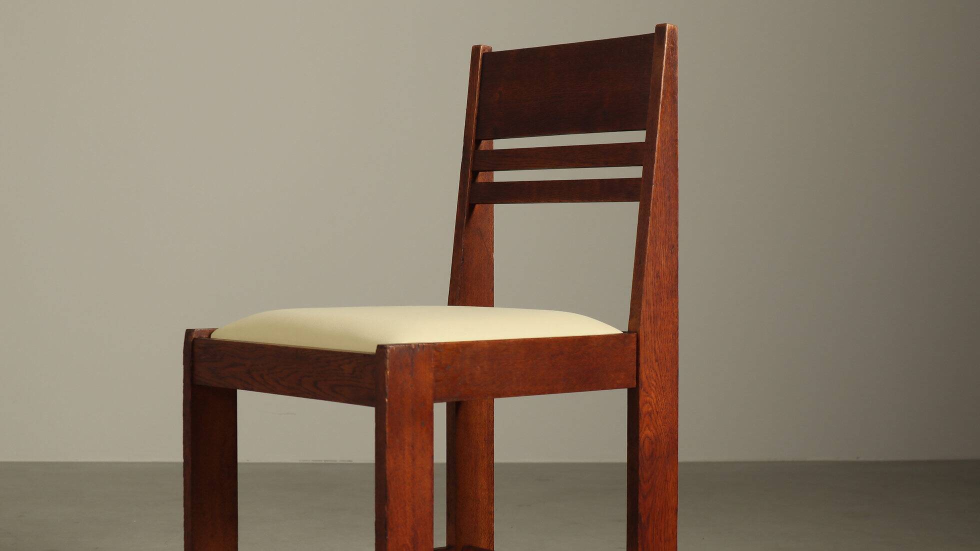 Set of 4 Dutch Hague School oak dining chairs, 1925-1935