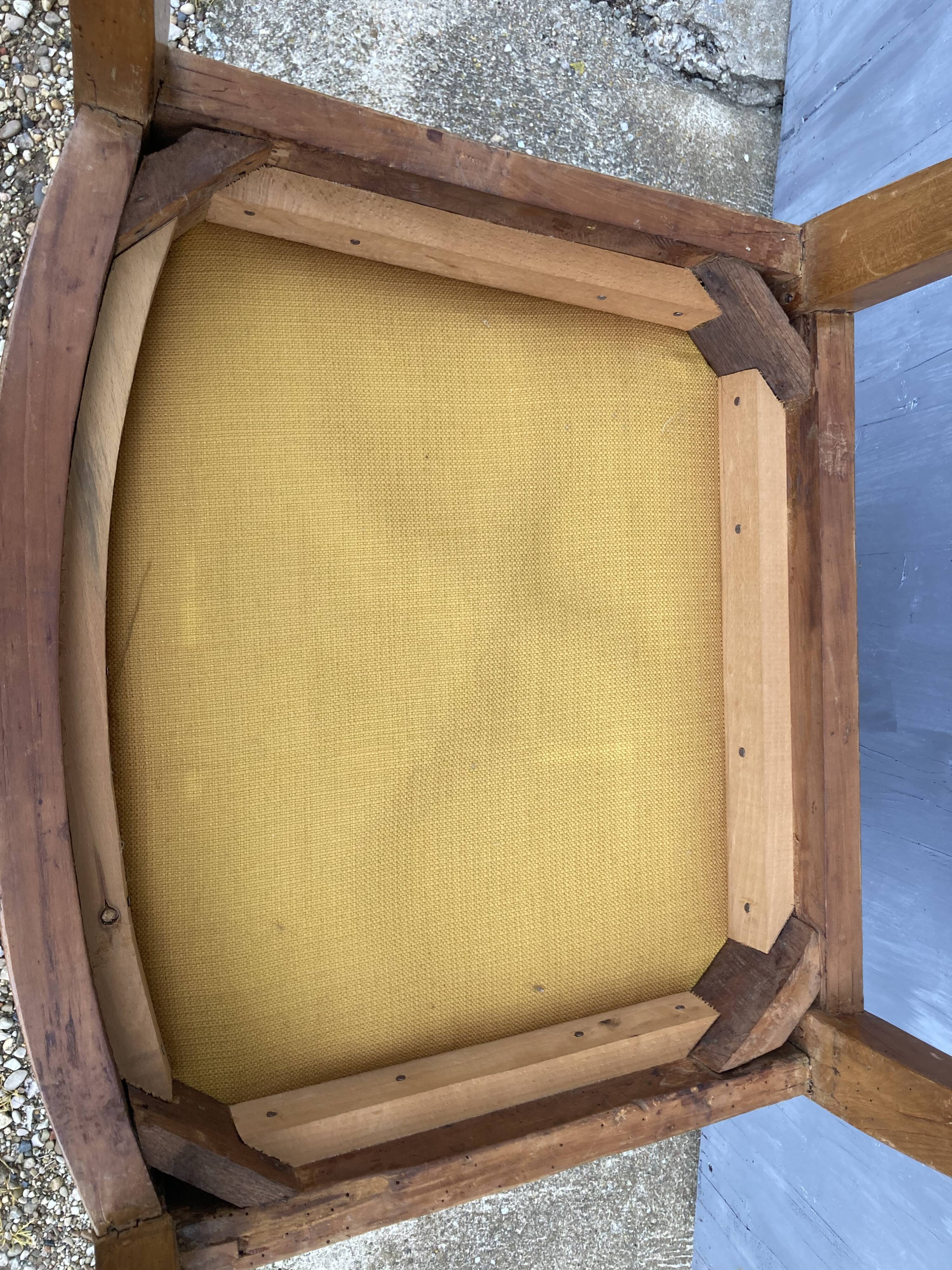 Fauteuil restauration en noyer