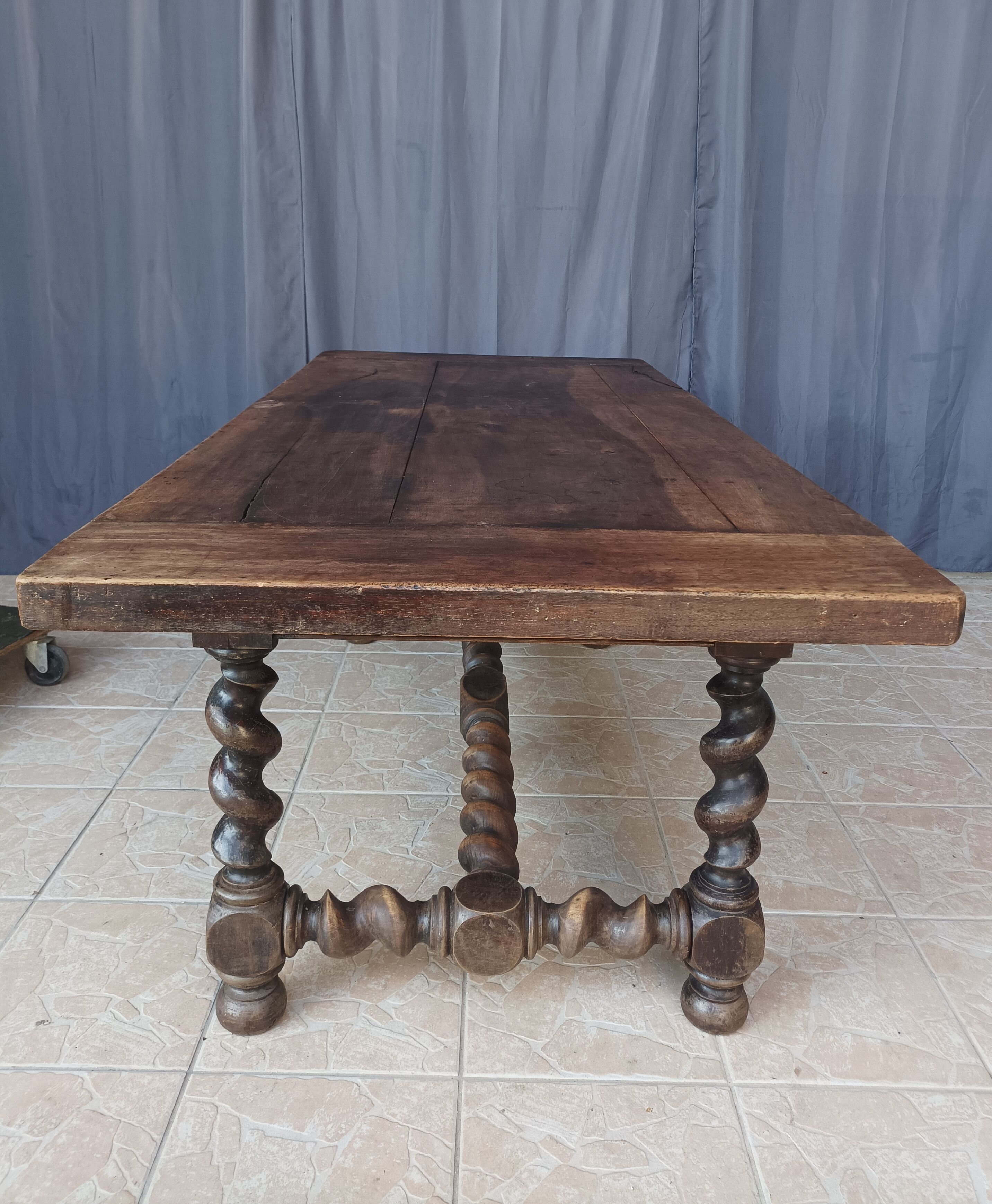 Table de ferme Louis XIII en noyer 19ème
