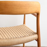 Paire de chaises de salle à manger modèle 56 par Niels O. Møller en chêne