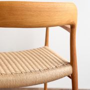 Paire de chaises de salle à manger modèle 56 par Niels O. Møller en chêne
