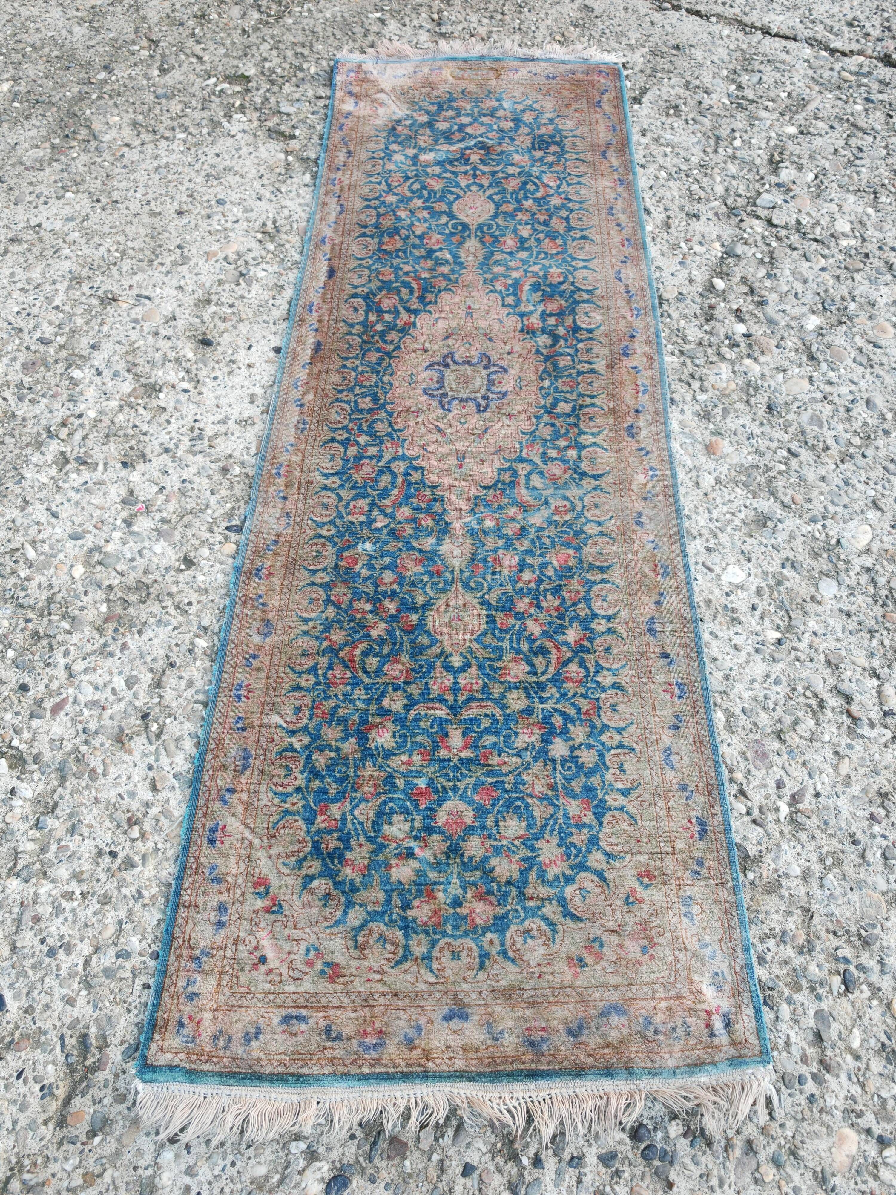 Kerman runner carpet in antique silk, hand-knotted from the 1940s.