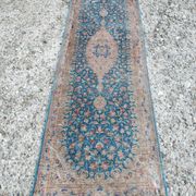 Kerman runner carpet in antique silk, hand-knotted from the 1940s.