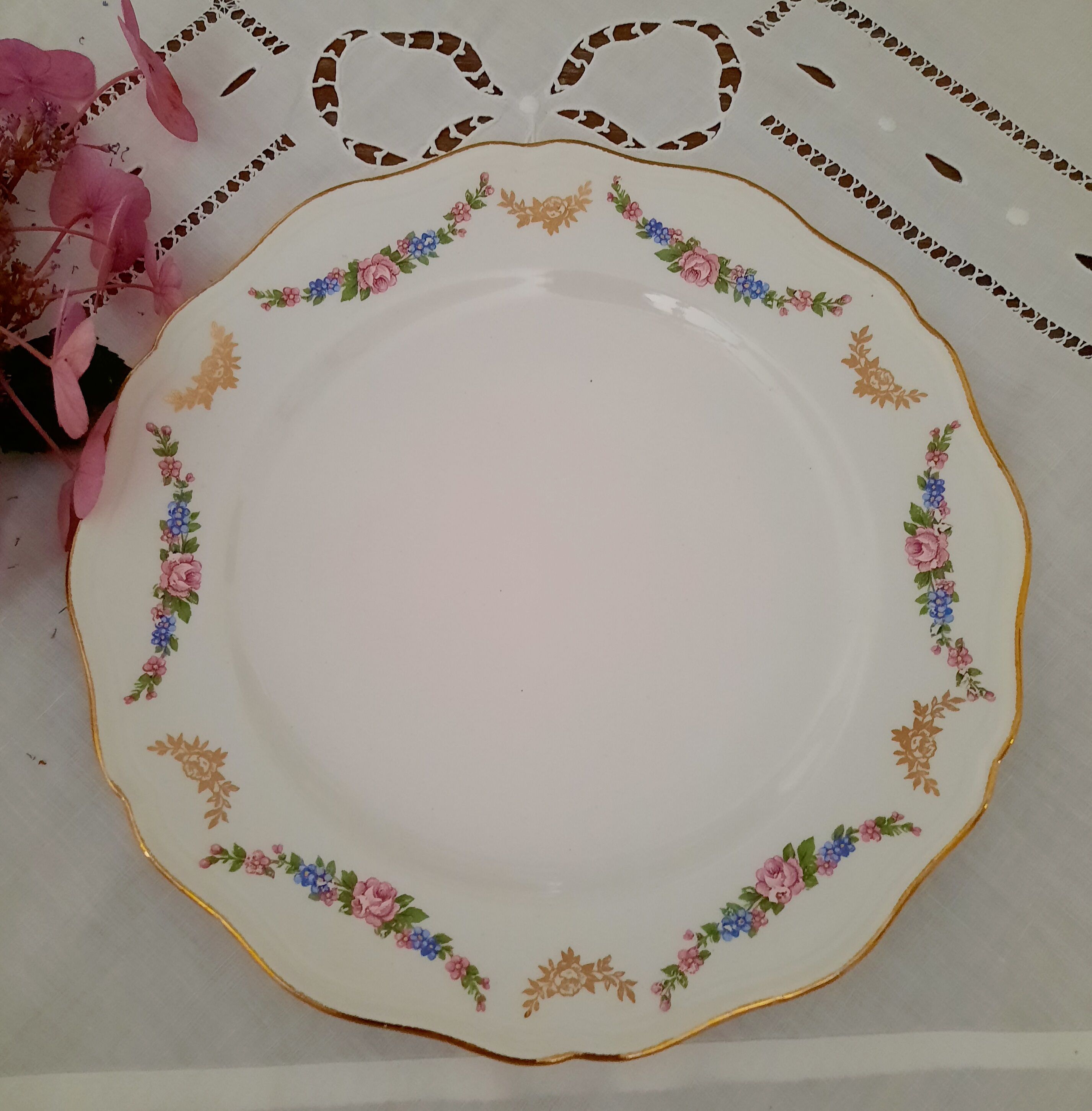6 old flat plates mismatched