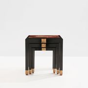 Set de trois tables gigognes décors asiatique bois noirci vers 1920