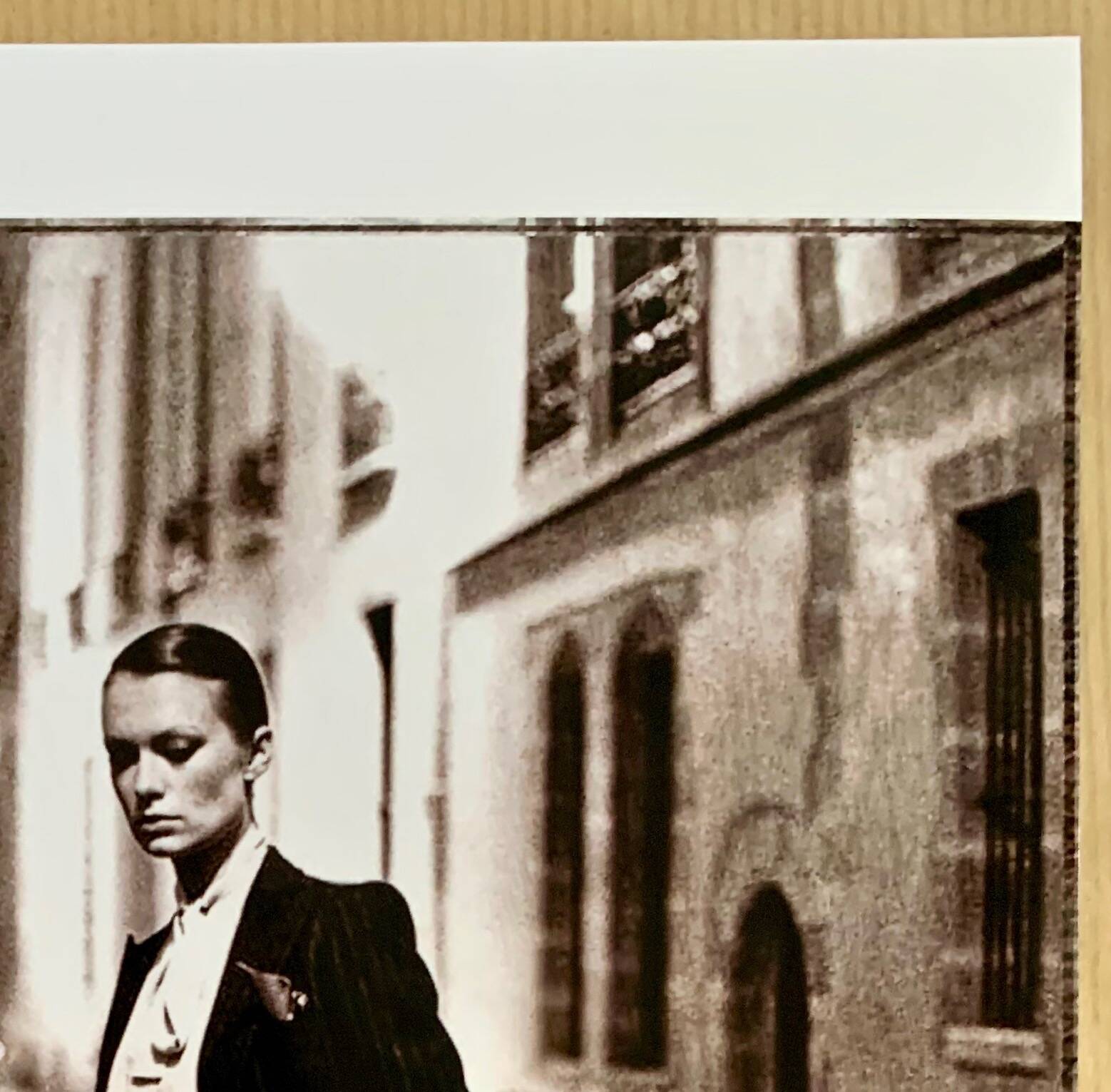 “Elegance, mystery and audacity: the timeless icon of fashion.”