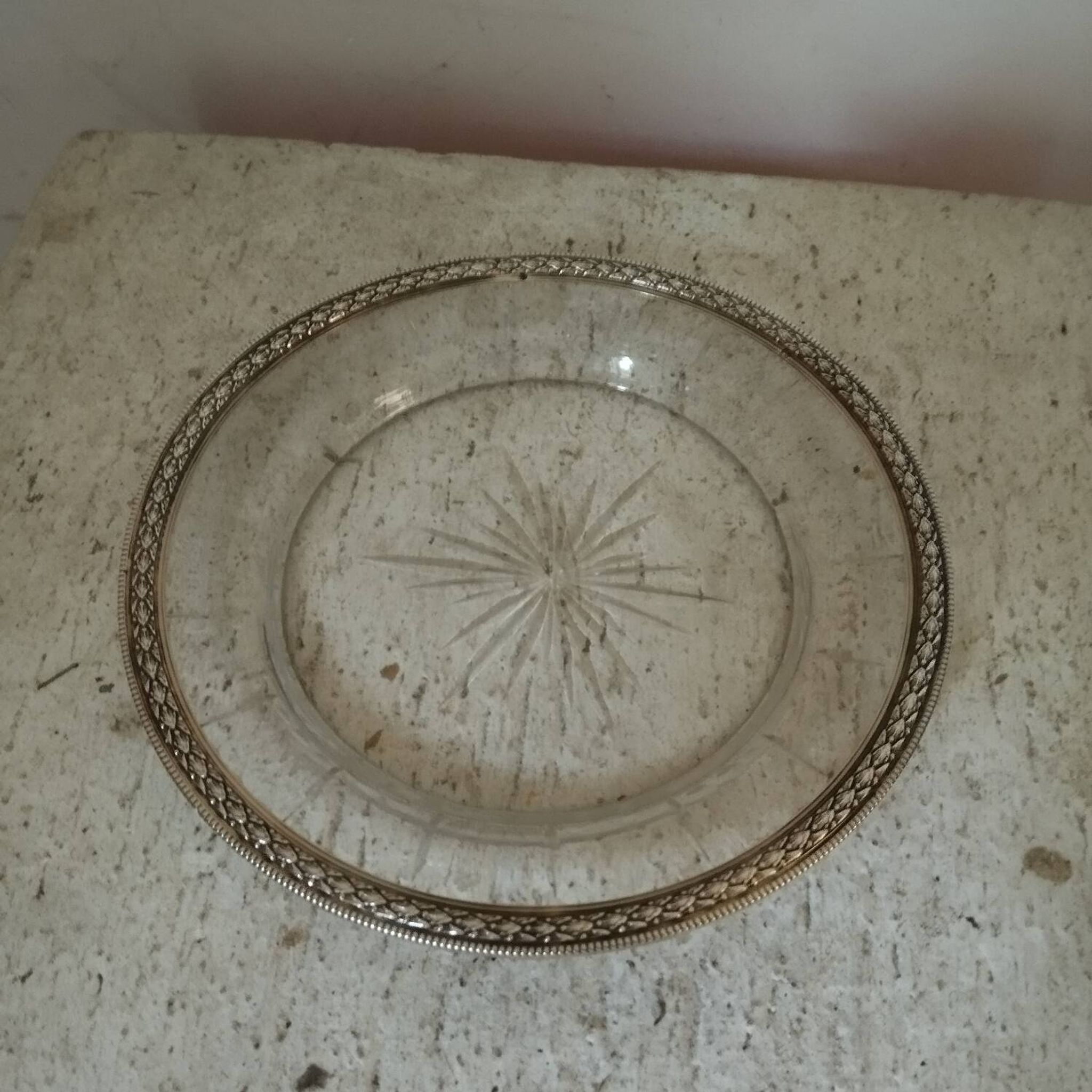 Assiette de présentation plateau argent massif cristal