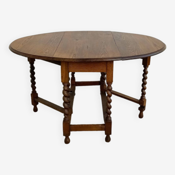 Antique folding table in oak