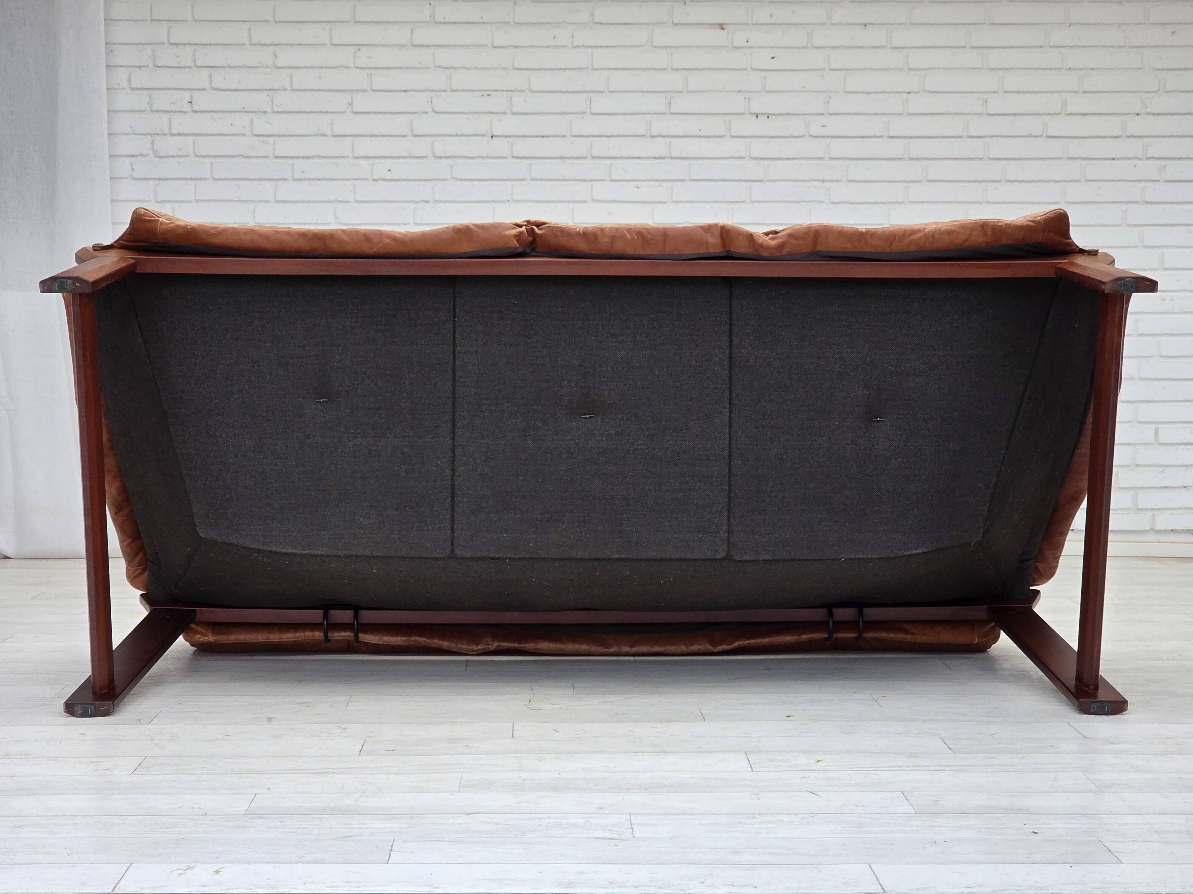 1970s, Norwegian design by Jan Erik Lindgren. 2-seater sofa model "Amazon".