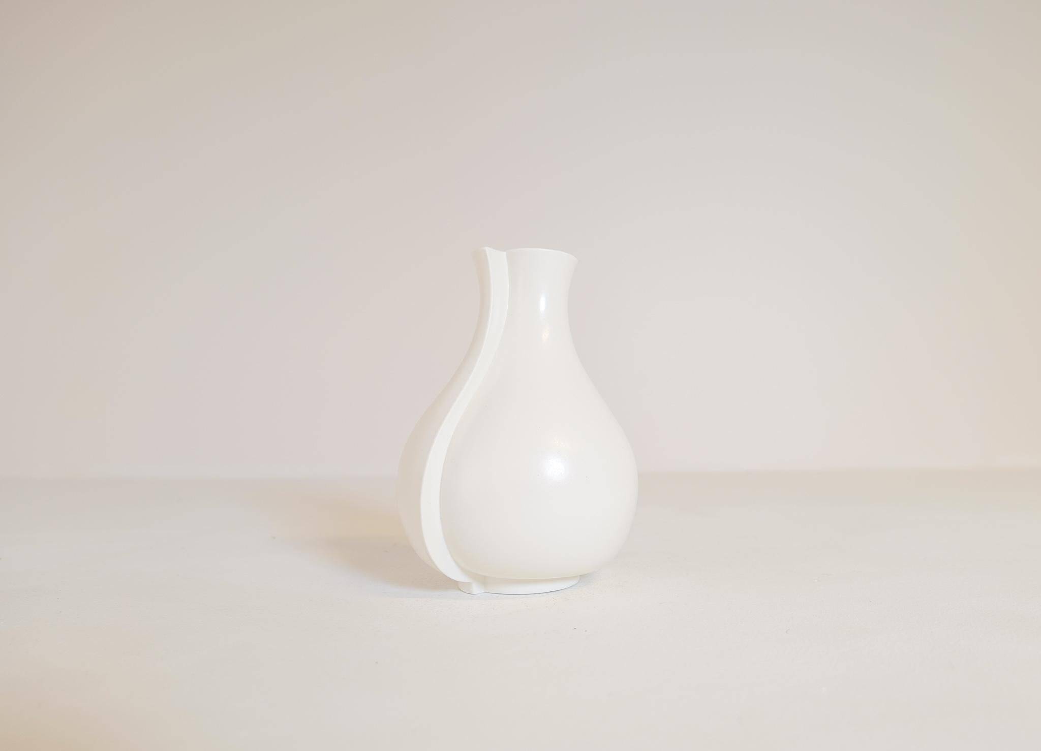 Mid-century modern ceramic vase "Surrea" by Wilhelm Kåge, Gustavsberg, Sweden, 1950s.