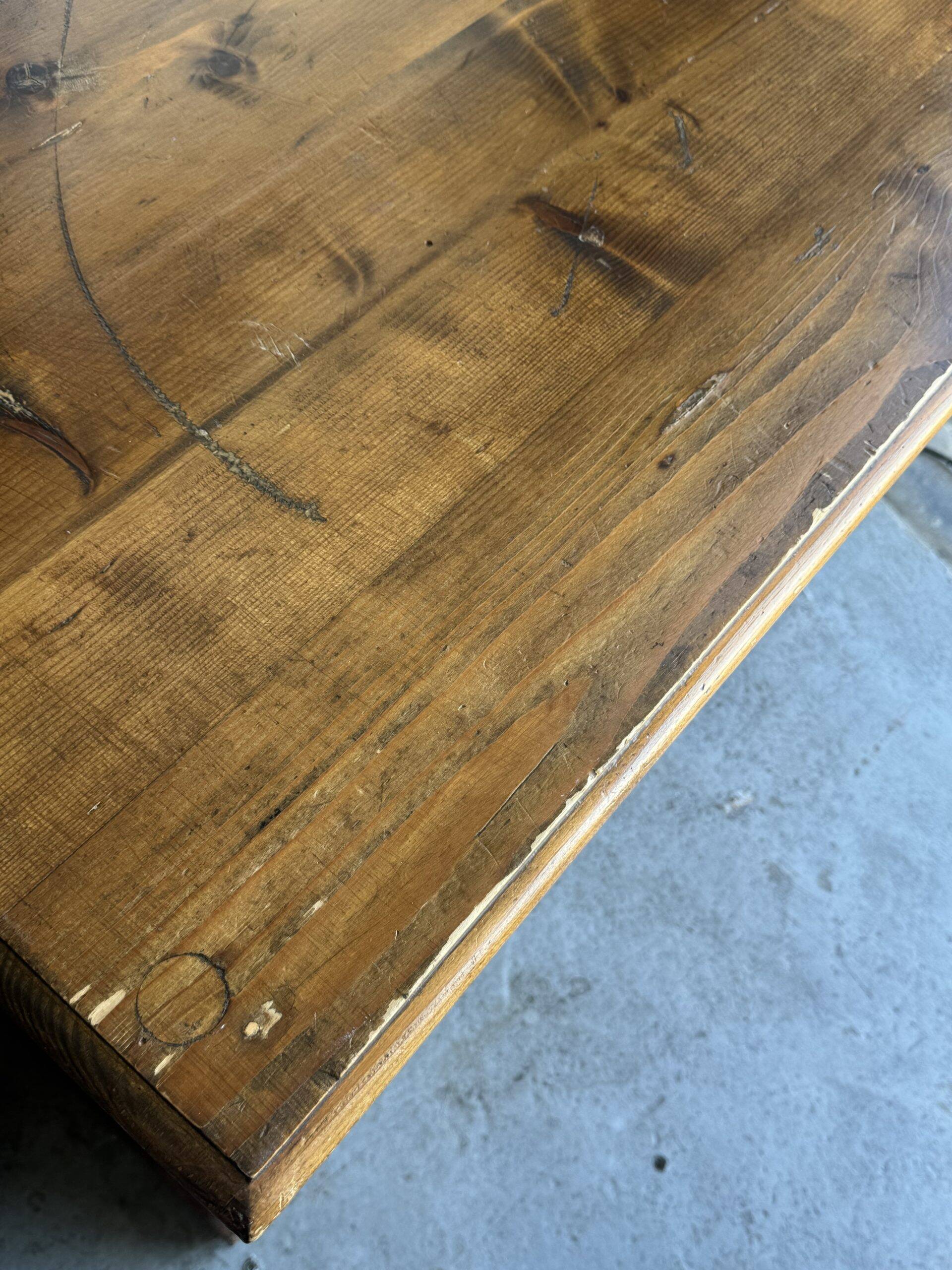 Wooden chest of drawers