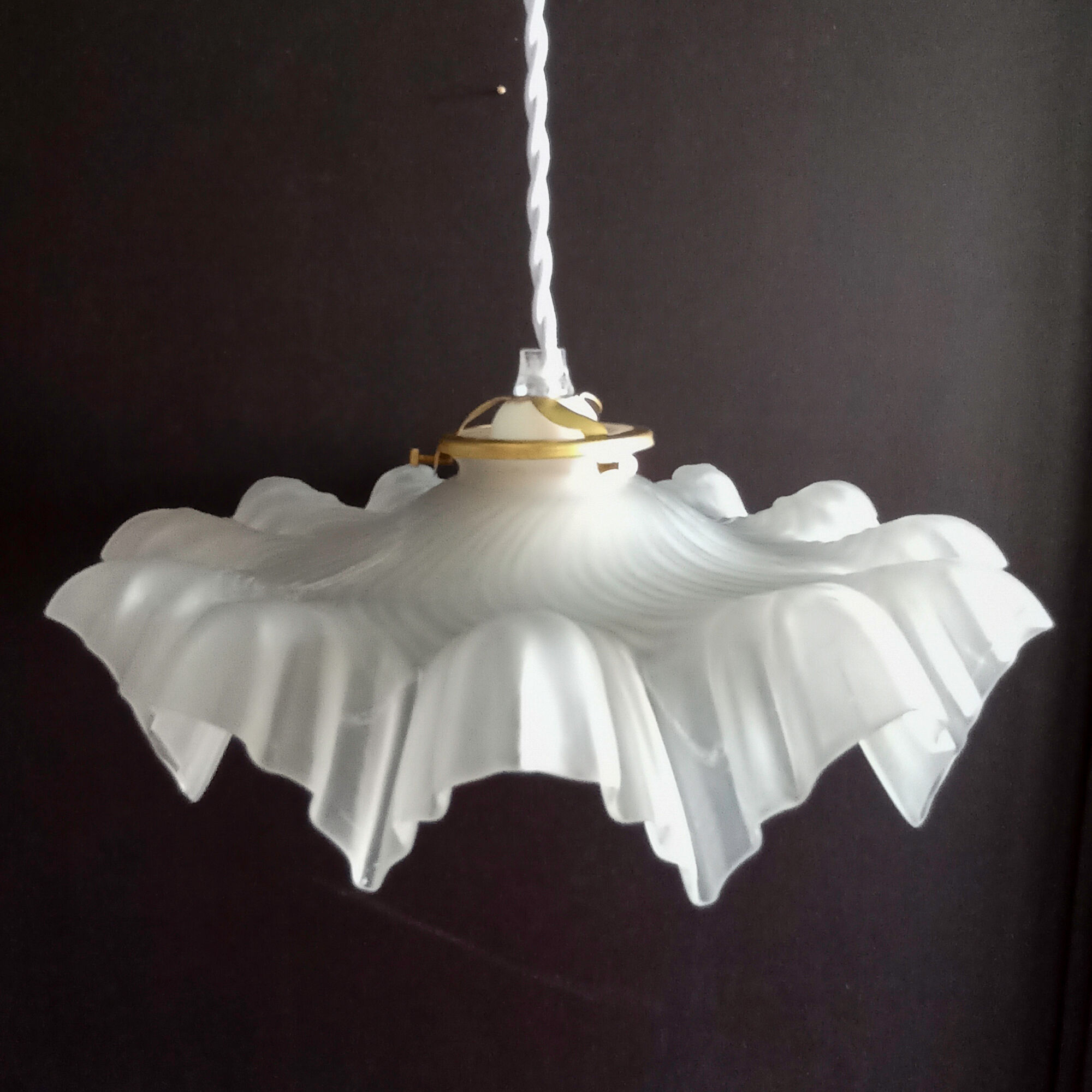Antique suspension lamp in frosted white glass