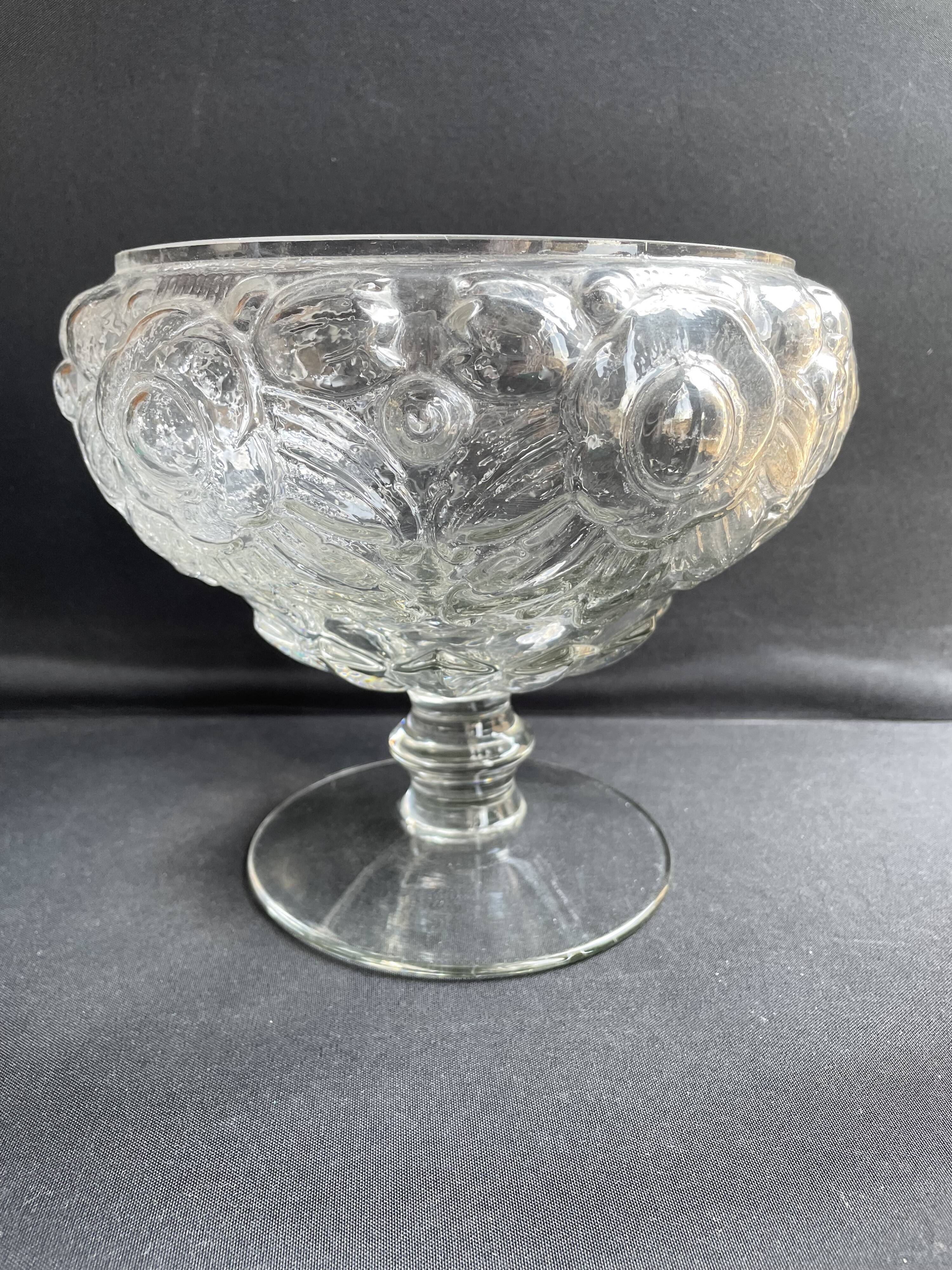 Fruit cup in molded crystal