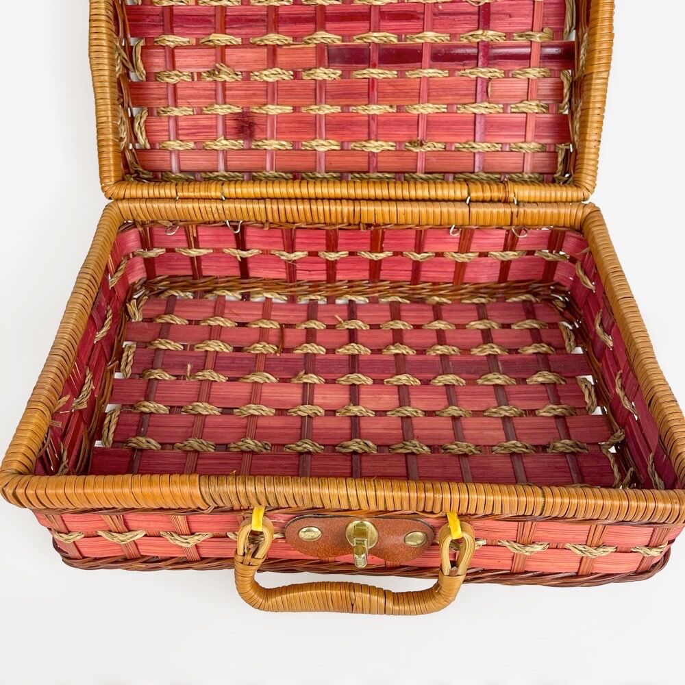 Vintage pink case in braided wicker and rope