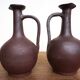 paire de bouteilles ou carafe en terre cuite