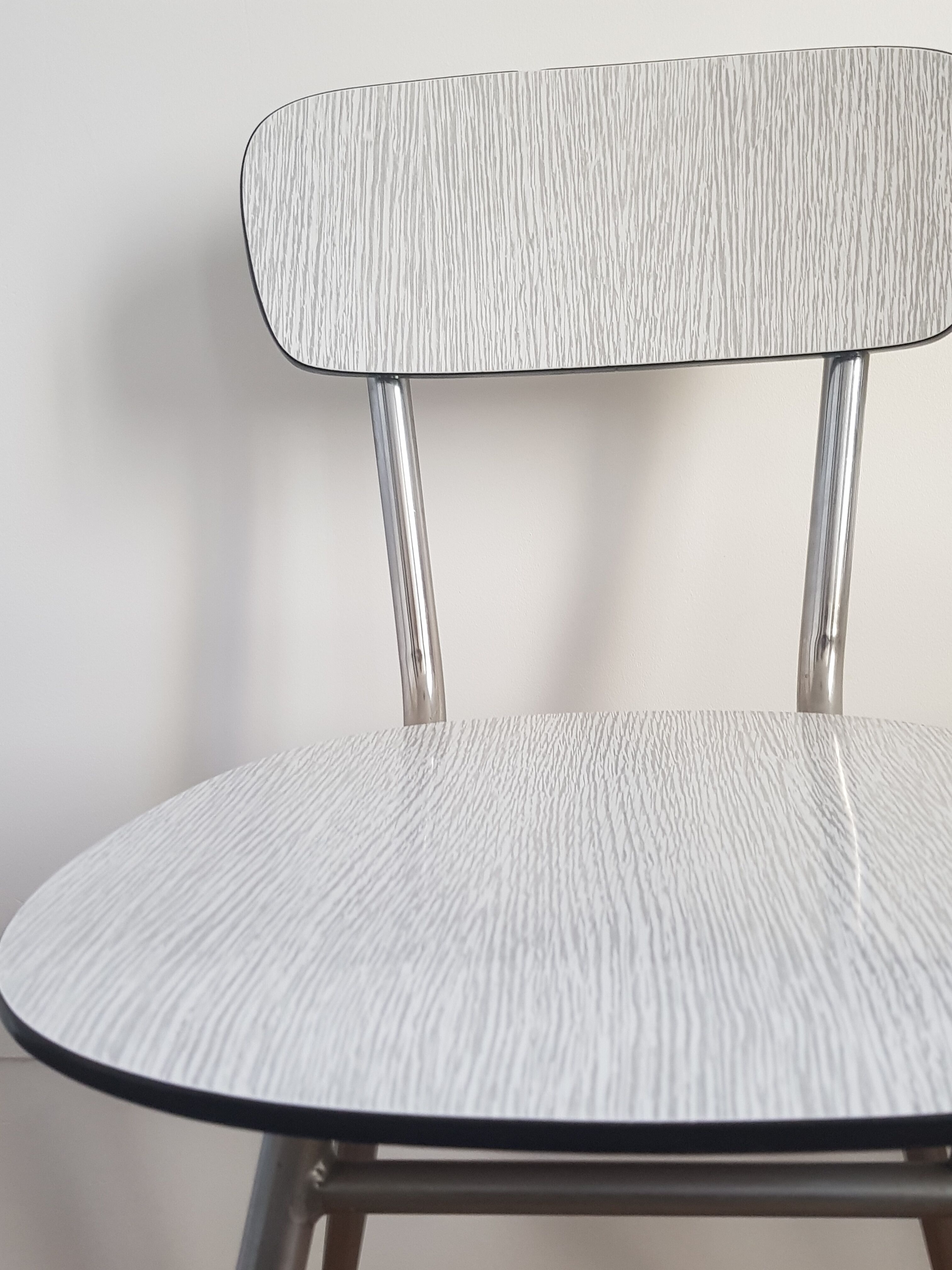 Set of 2 formica chairs