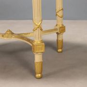 Antique neoclassical centre table in carved wood from the 19th century.