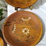 Two large dinner plates la roue vallauris
