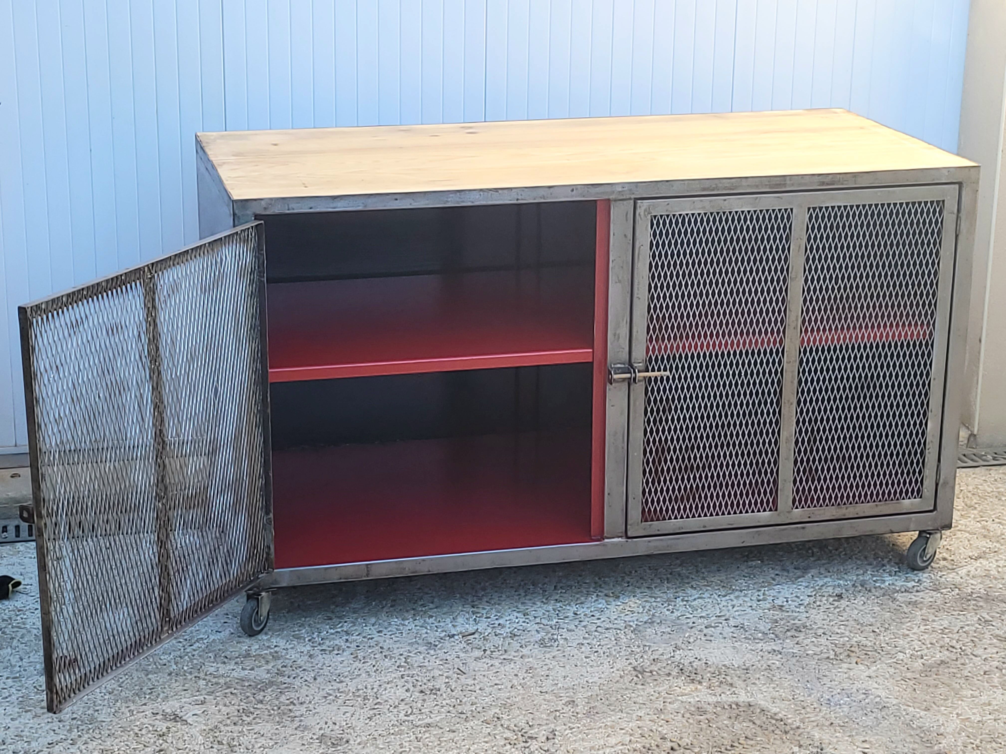 Ancien meuble de métier en métal