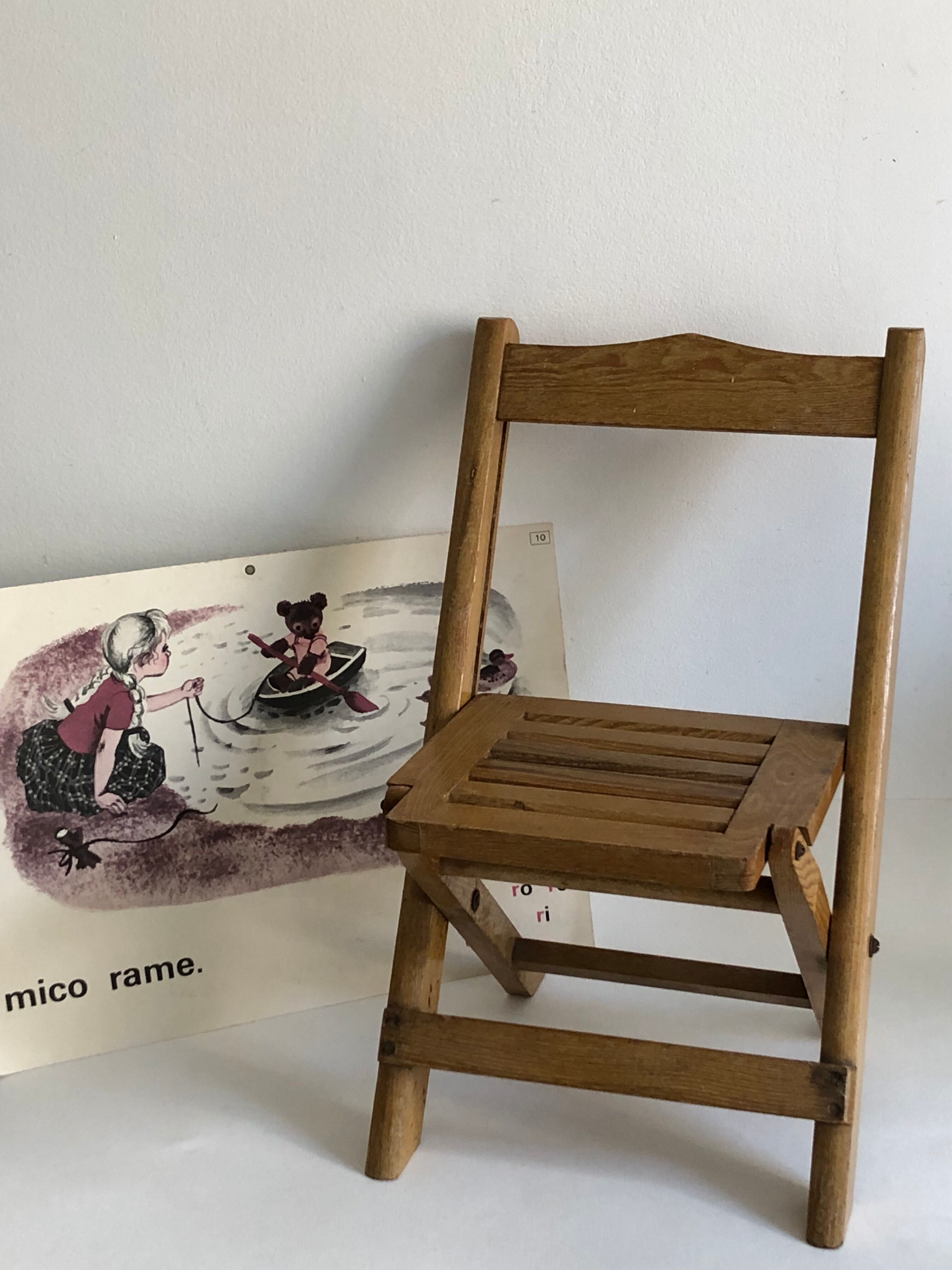 Child chair, folding chair