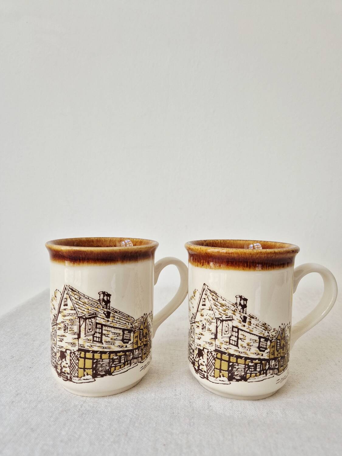 Set of 2 vintage mugs "Old English Cottage" - Staffordshire