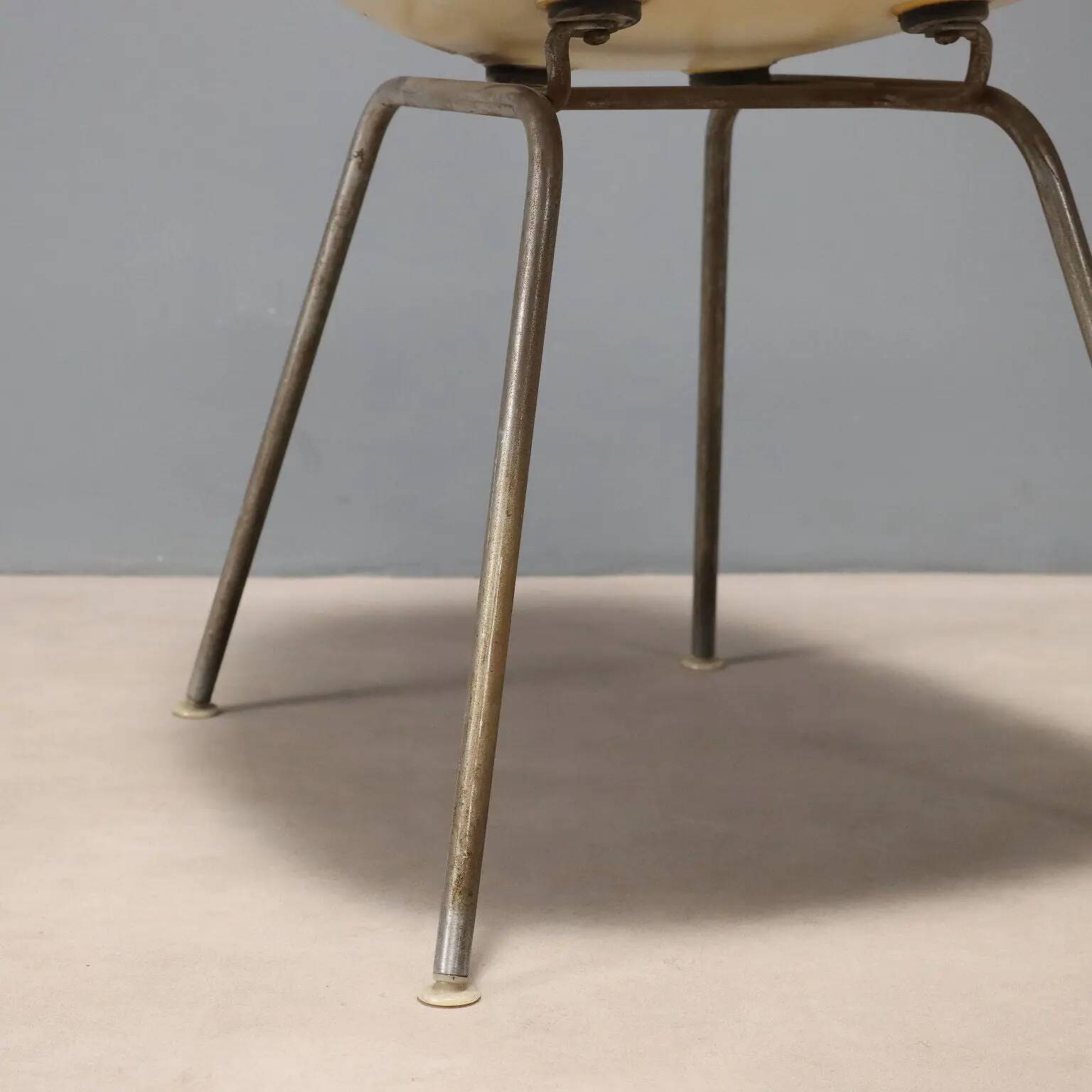 Herman Miller DSS chair vintage design by Charles & Ray Eames 1960s