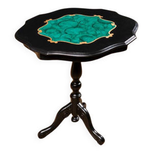 Guéridon en bois noir,