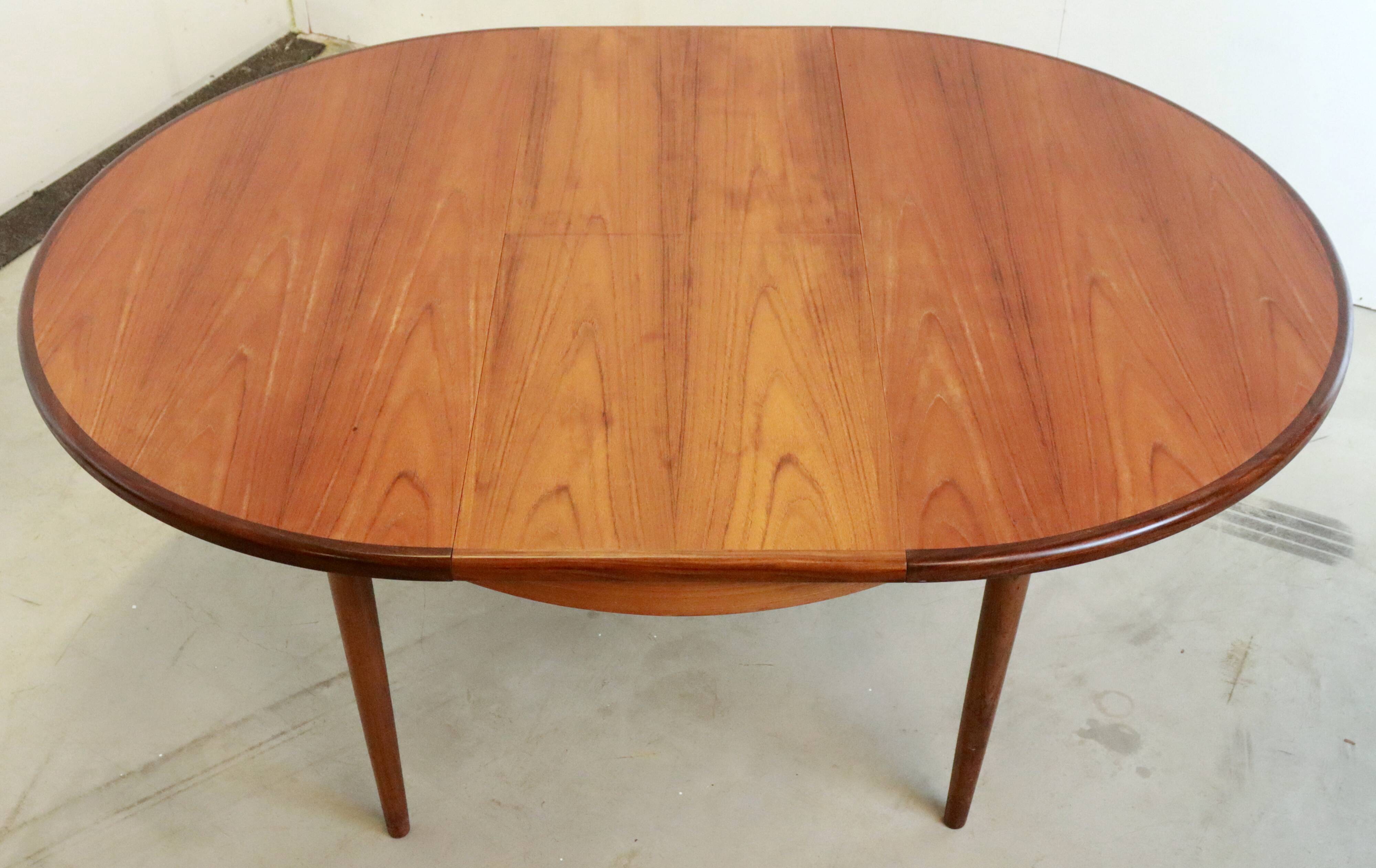 Round G-Plan vintage dining table extendable 'Prestwich'
