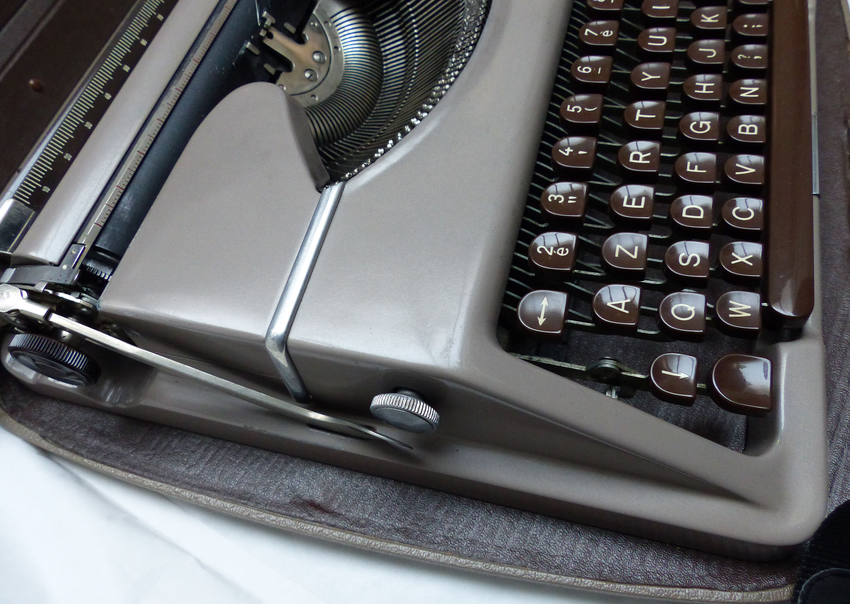 Gossen Tippa portable typewriter