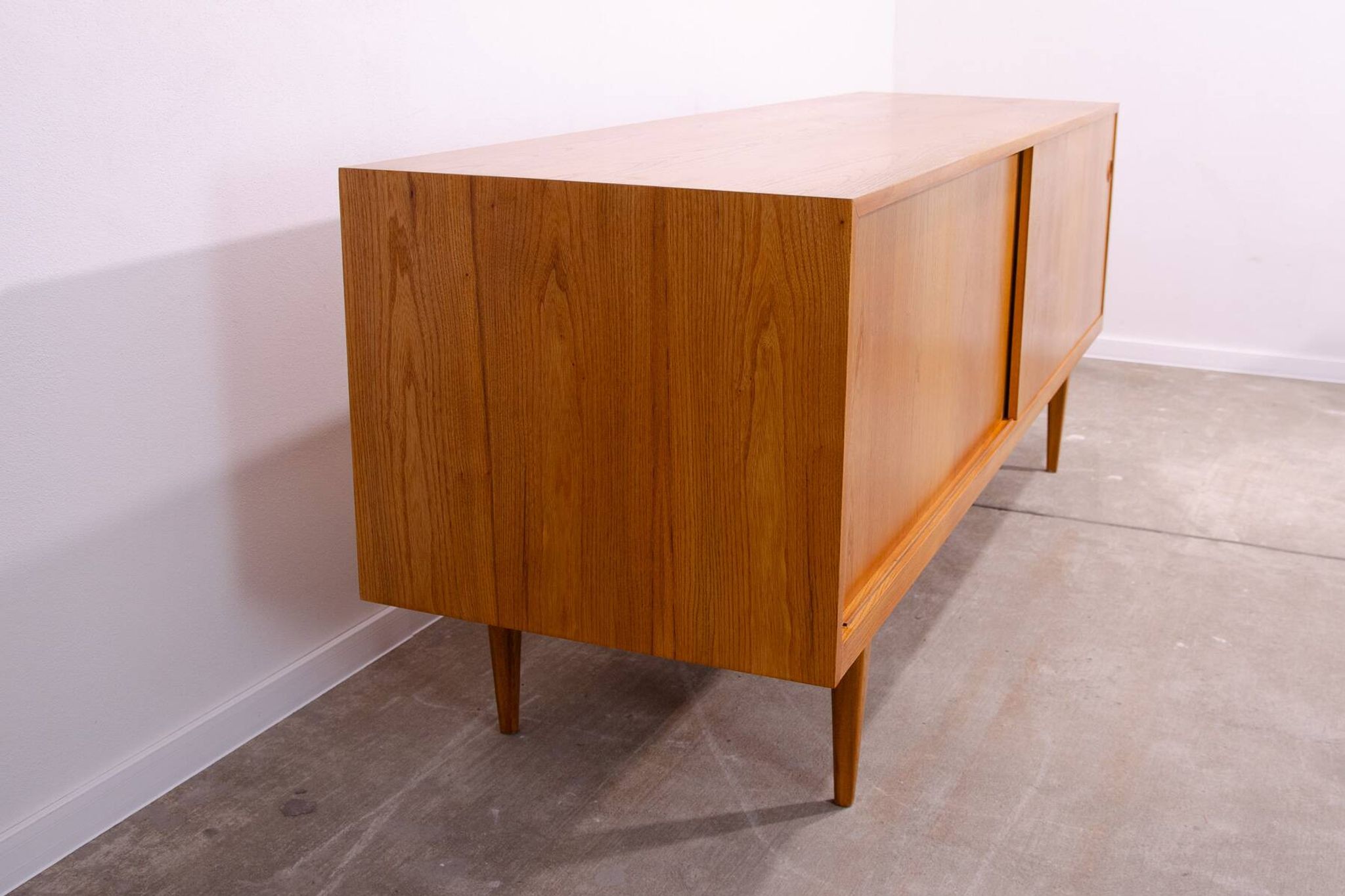 Buffet long de style scandinave double face entièrement restauré par Sedláček & Vyčítal, Tchécoslovaquie,
