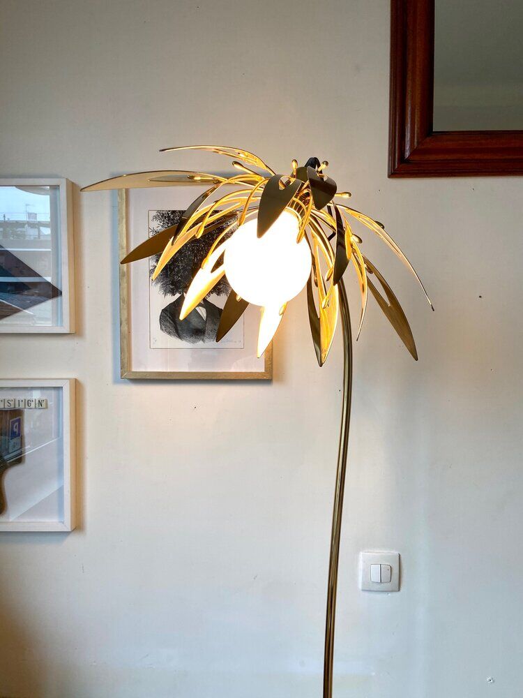 Gold metal flower lamppost