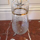 carafe en verre et bord doré