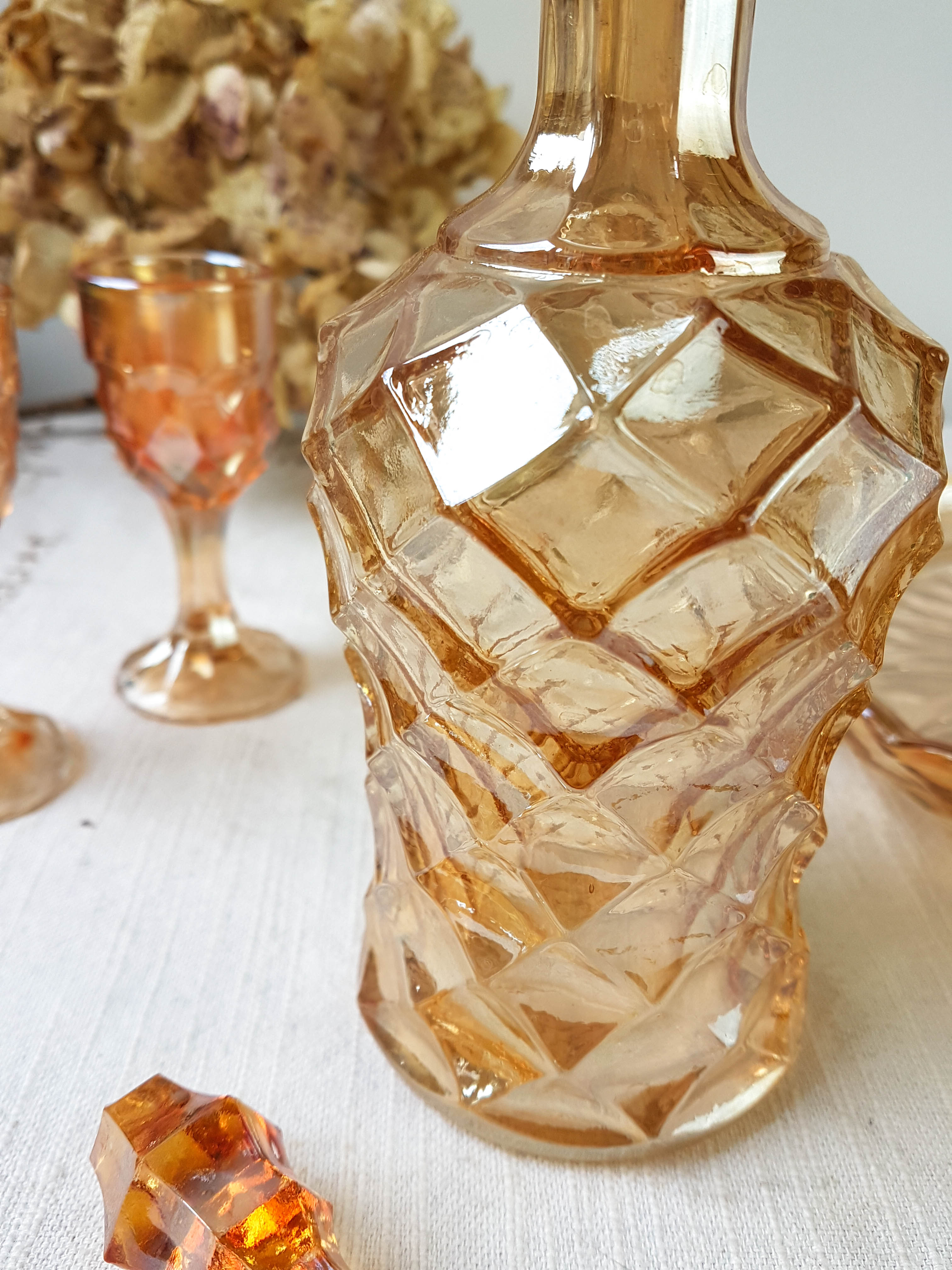 Amber glass liquor service