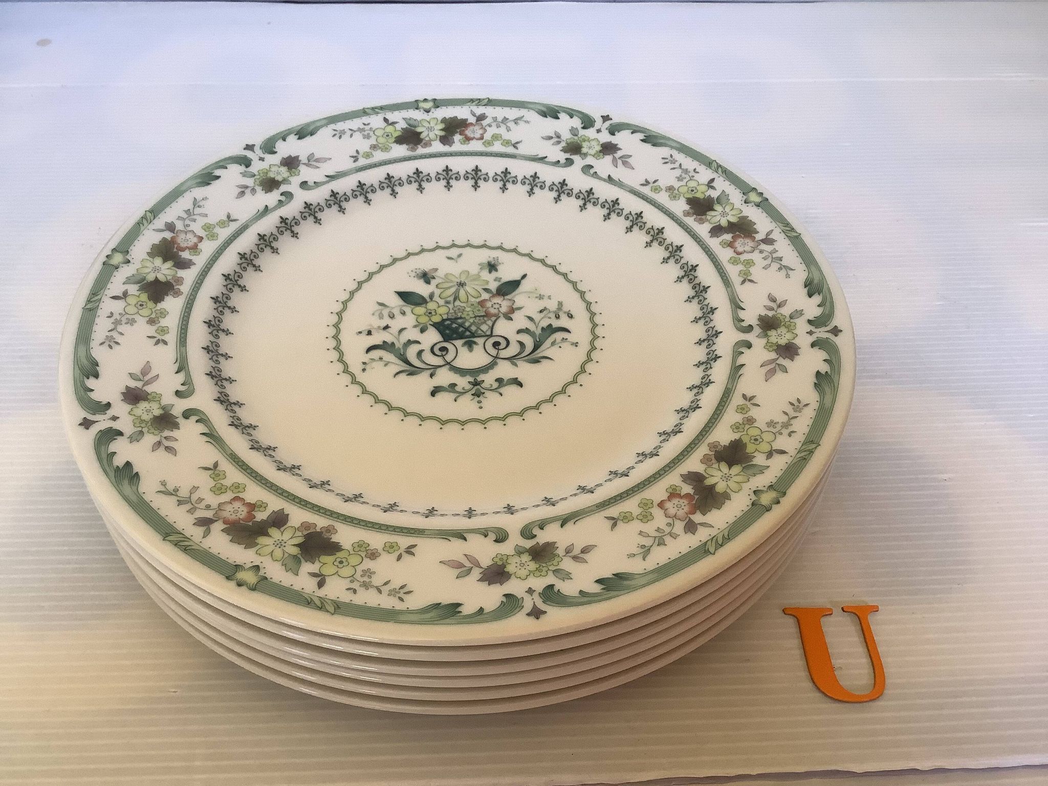 Six assiettes plates provençal royal Doulton