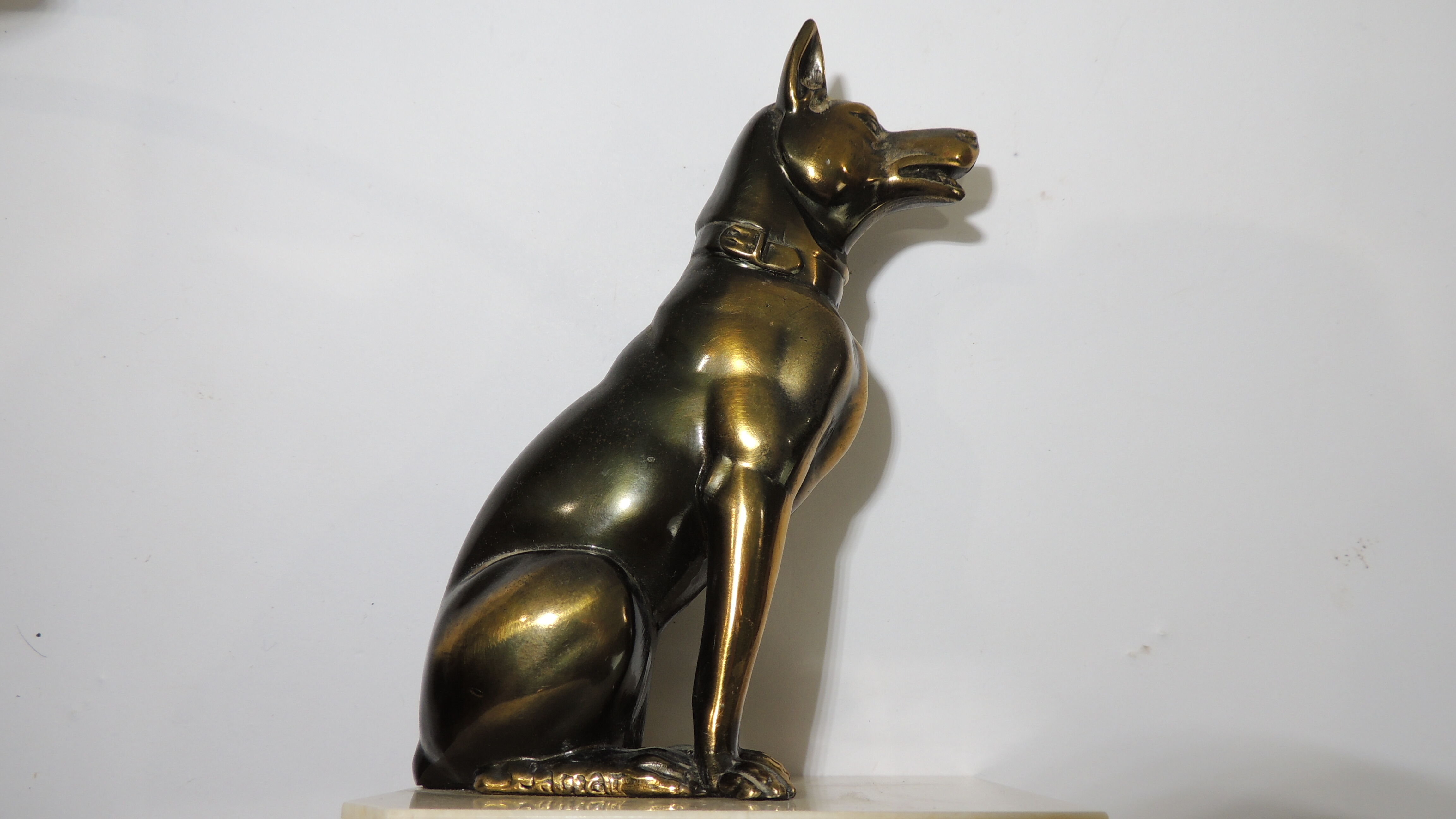 Greenhouse books sitting dog / signed Jamar / vintage