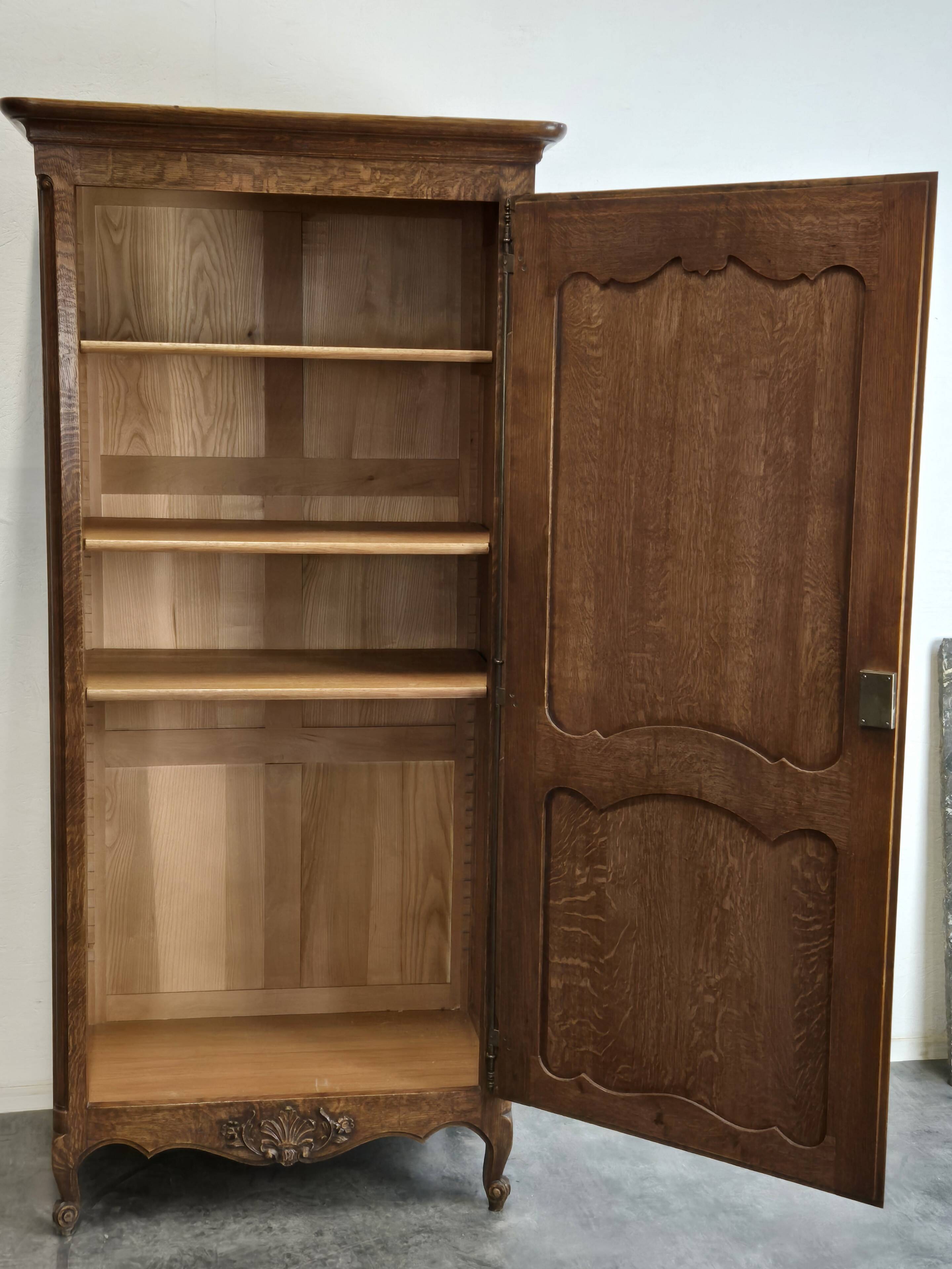 Neo-rustic oak bonnetière