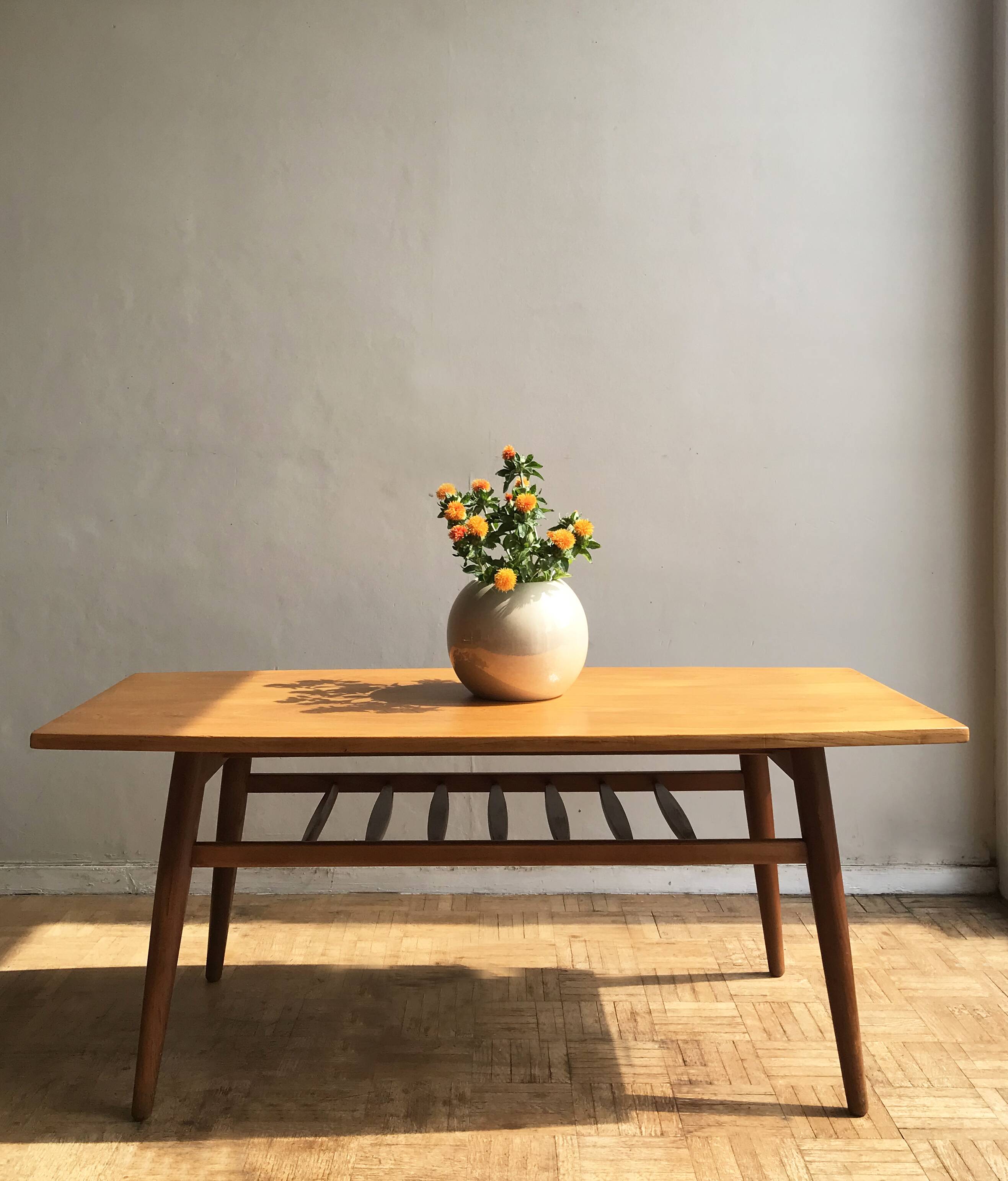 Table basse en teck clair, édition anglaise des années 1960