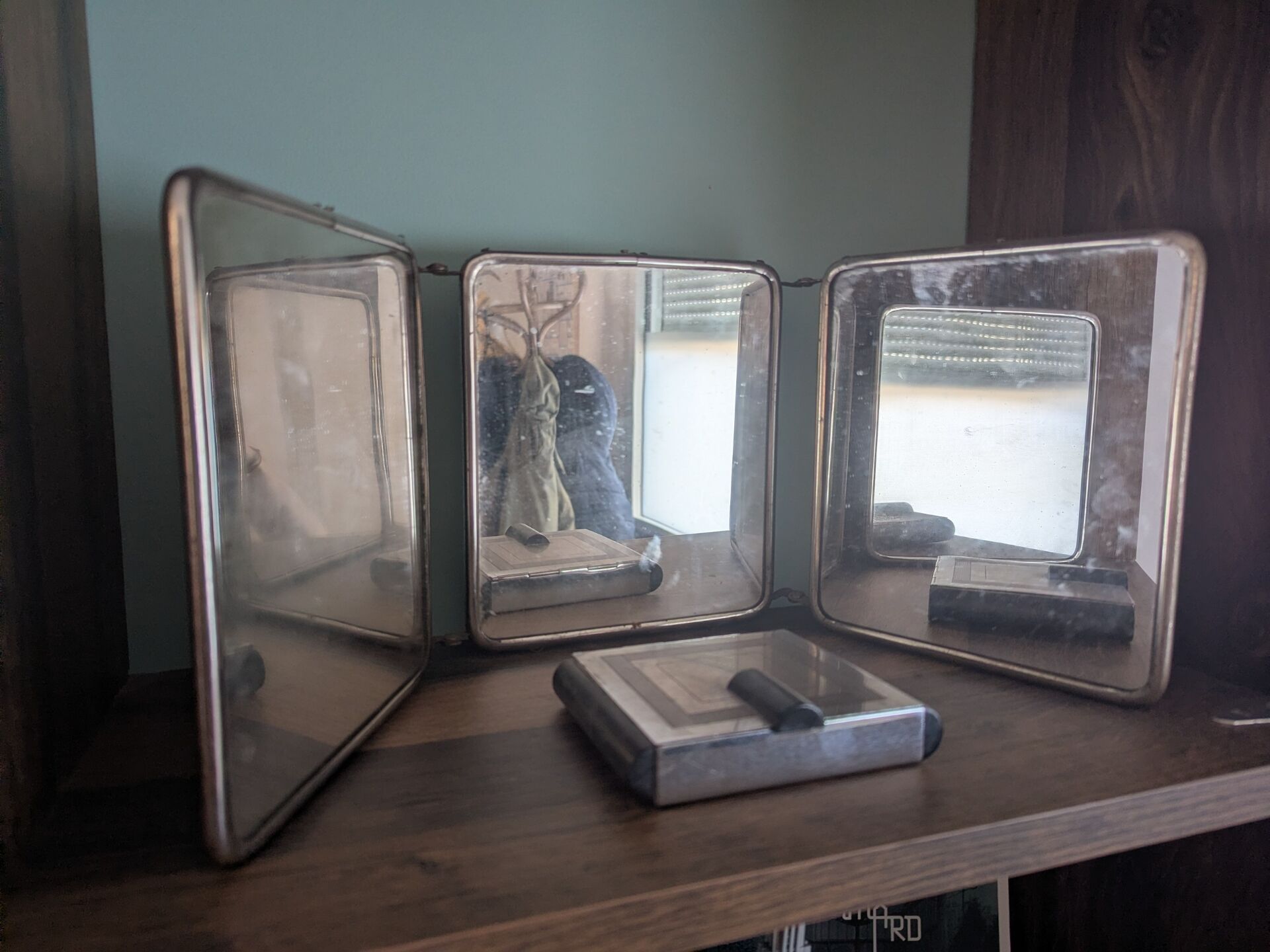 Miroir triptyque dit de barbier années 40 avec encadrement métal