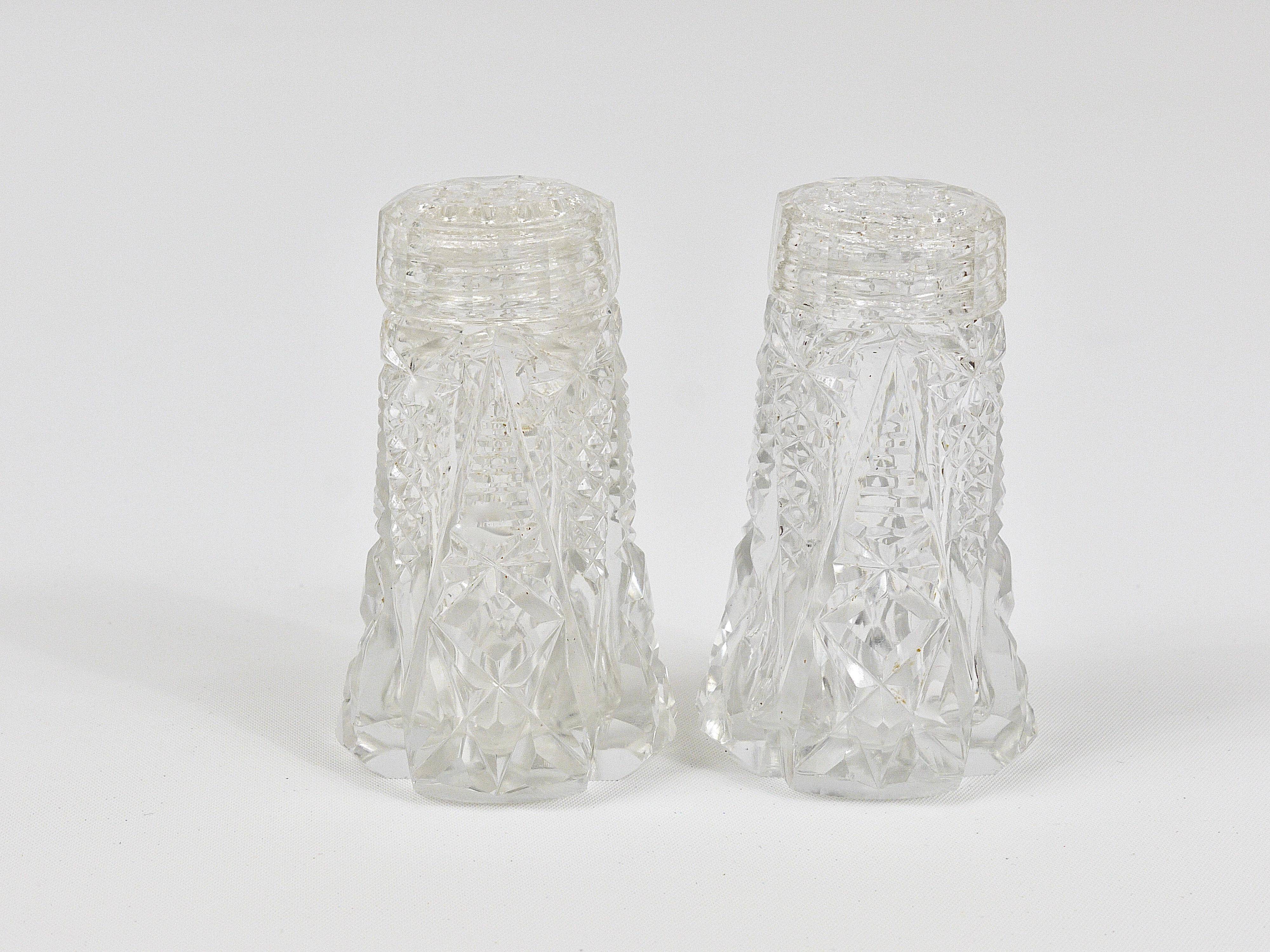 French Art Nouveau salt and pepper shakers, faceted crystal glass from the 1920s.